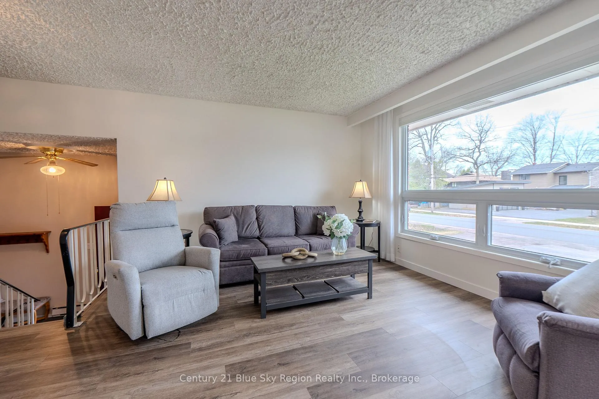 Photo 3 of 1064 Premier Road, North Bay, Ferris — HOMEH