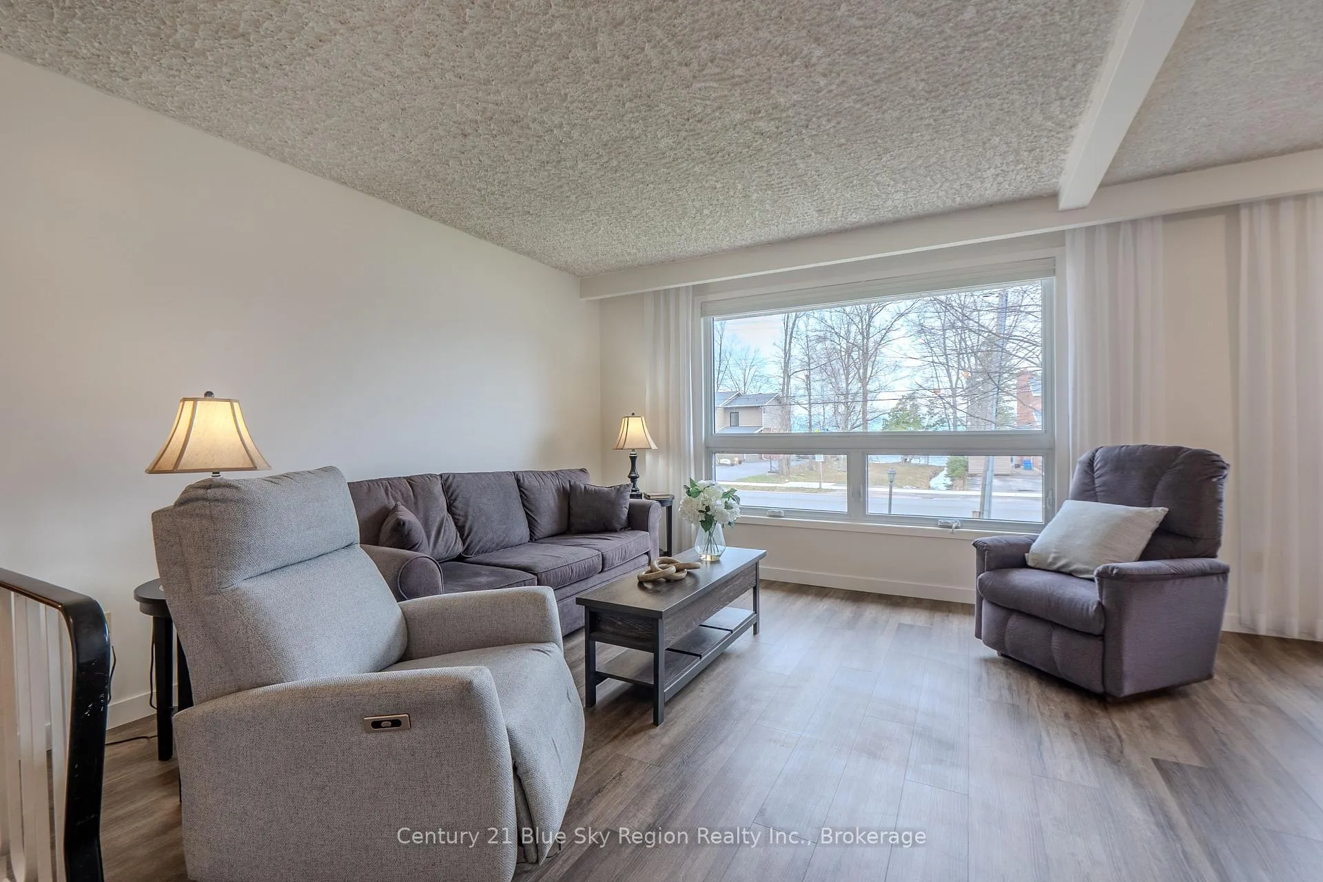 Photo 5 of 1064 Premier Road, North Bay, Ferris — HOMEH