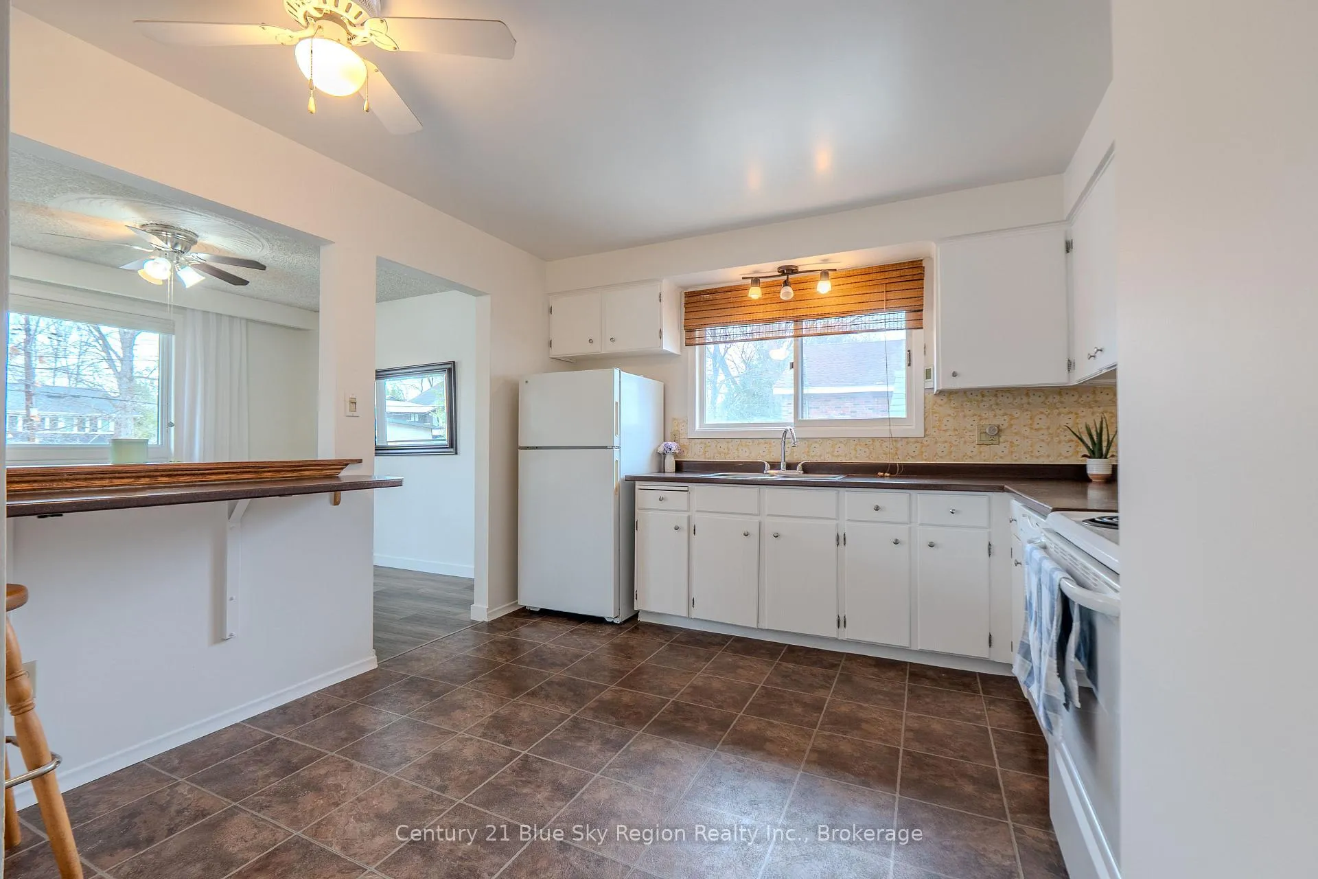 Photo 7 of 1064 Premier Road, North Bay, Ferris — HOMEH