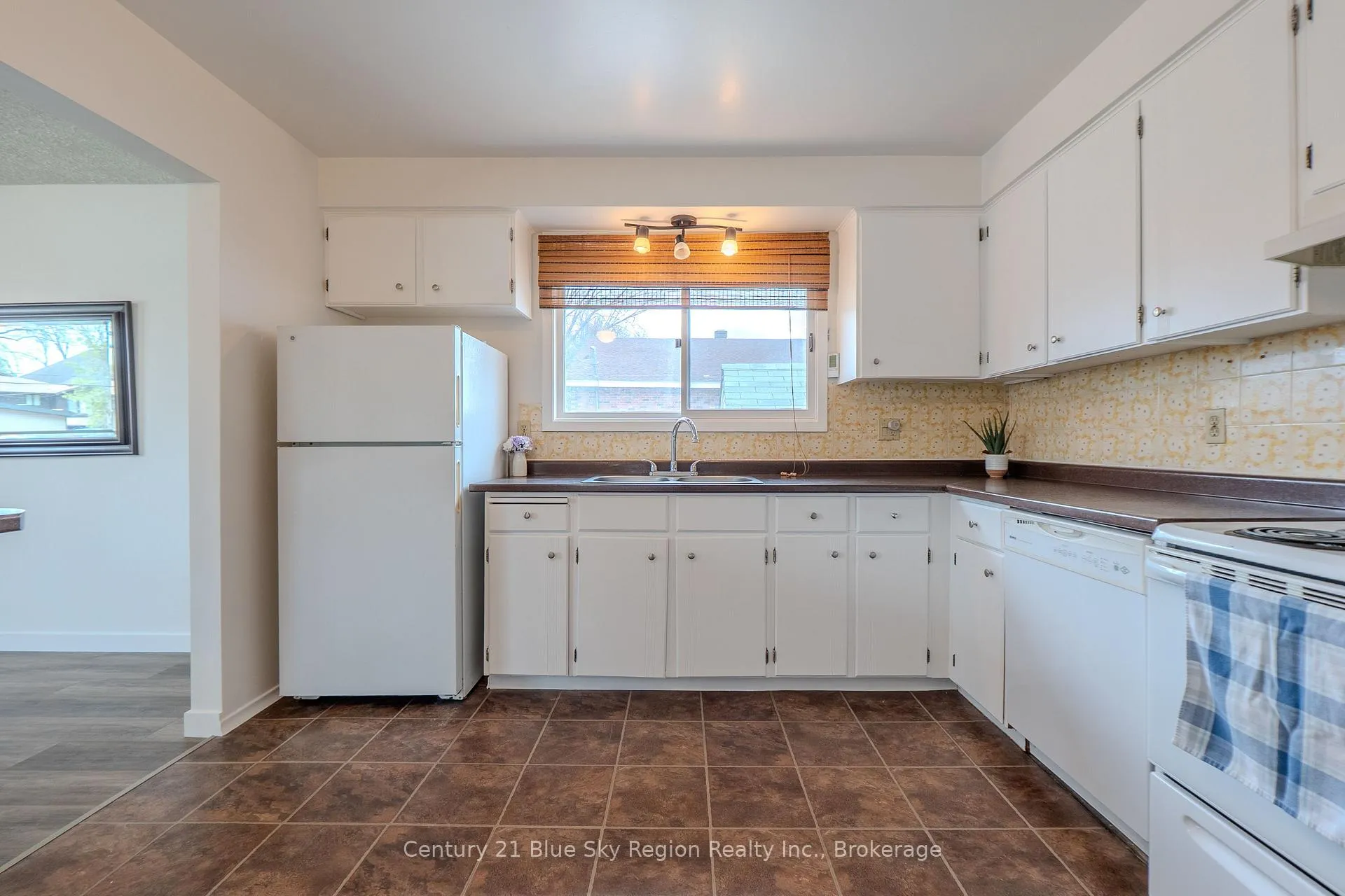 Photo 8 of 1064 Premier Road, North Bay, Ferris — HOMEH