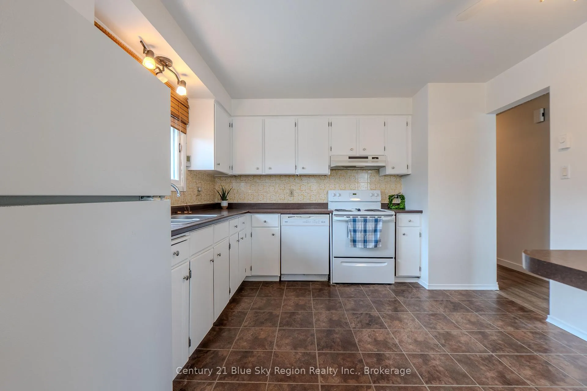 Photo 10 of 1064 Premier Road, North Bay, Ferris — HOMEH