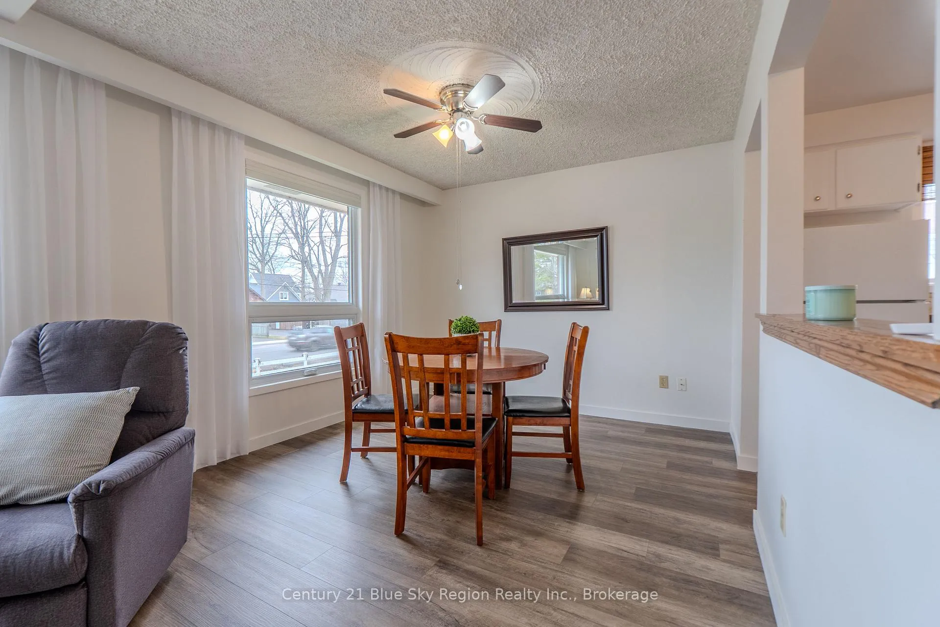 Photo 14 of 1064 Premier Road, North Bay, Ferris — HOMEH