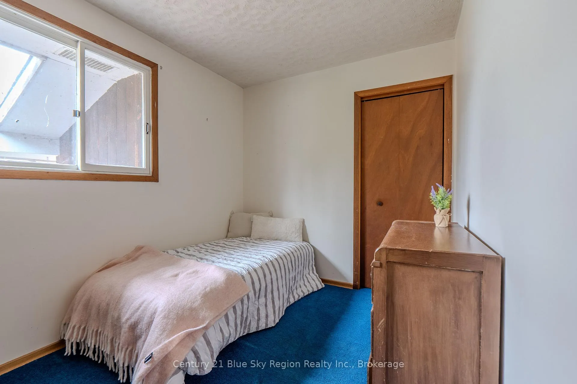 Photo 22 of 1064 Premier Road, North Bay, Ferris — HOMEH