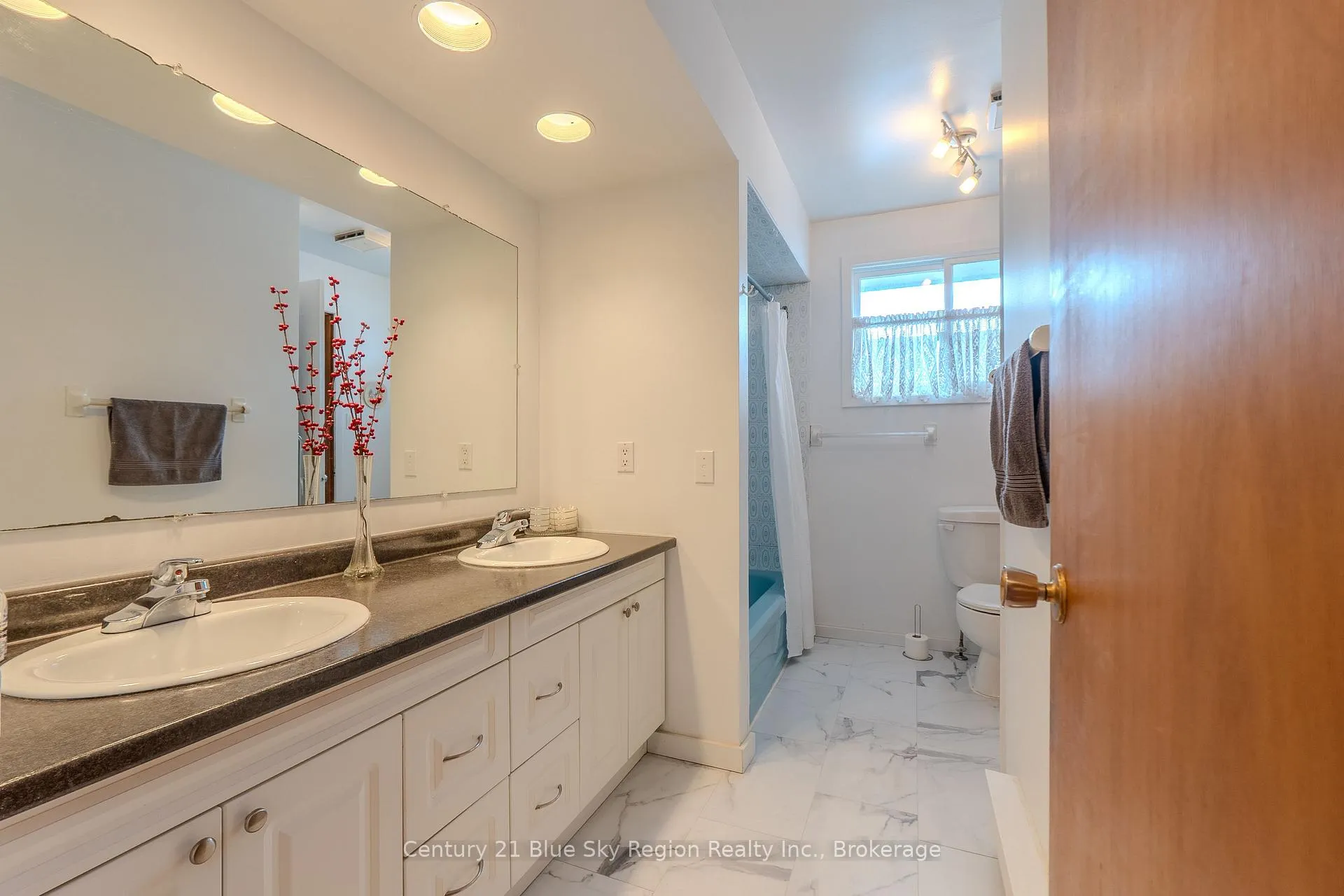 Photo 23 of 1064 Premier Road, North Bay, Ferris — HOMEH