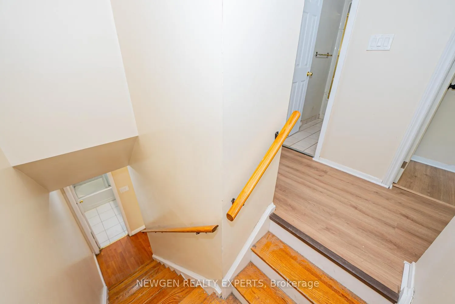 Photo 4 of 27 Briar Path, Brampton, Avondale — HOMEH