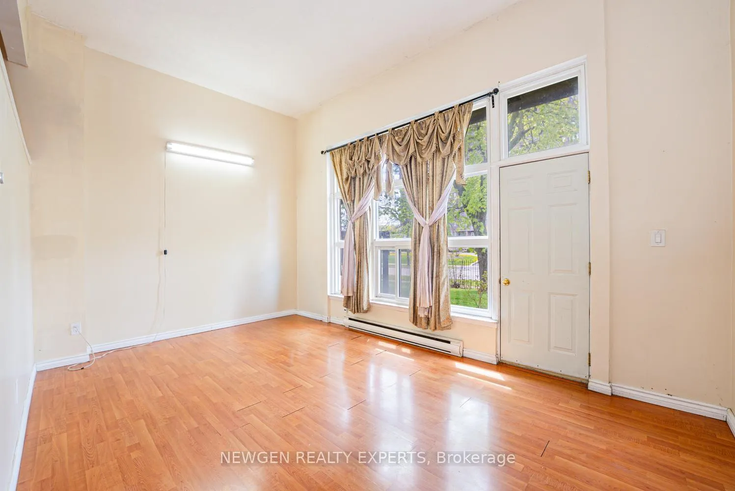 Photo 8 of 27 Briar Path, Brampton, Avondale — HOMEH