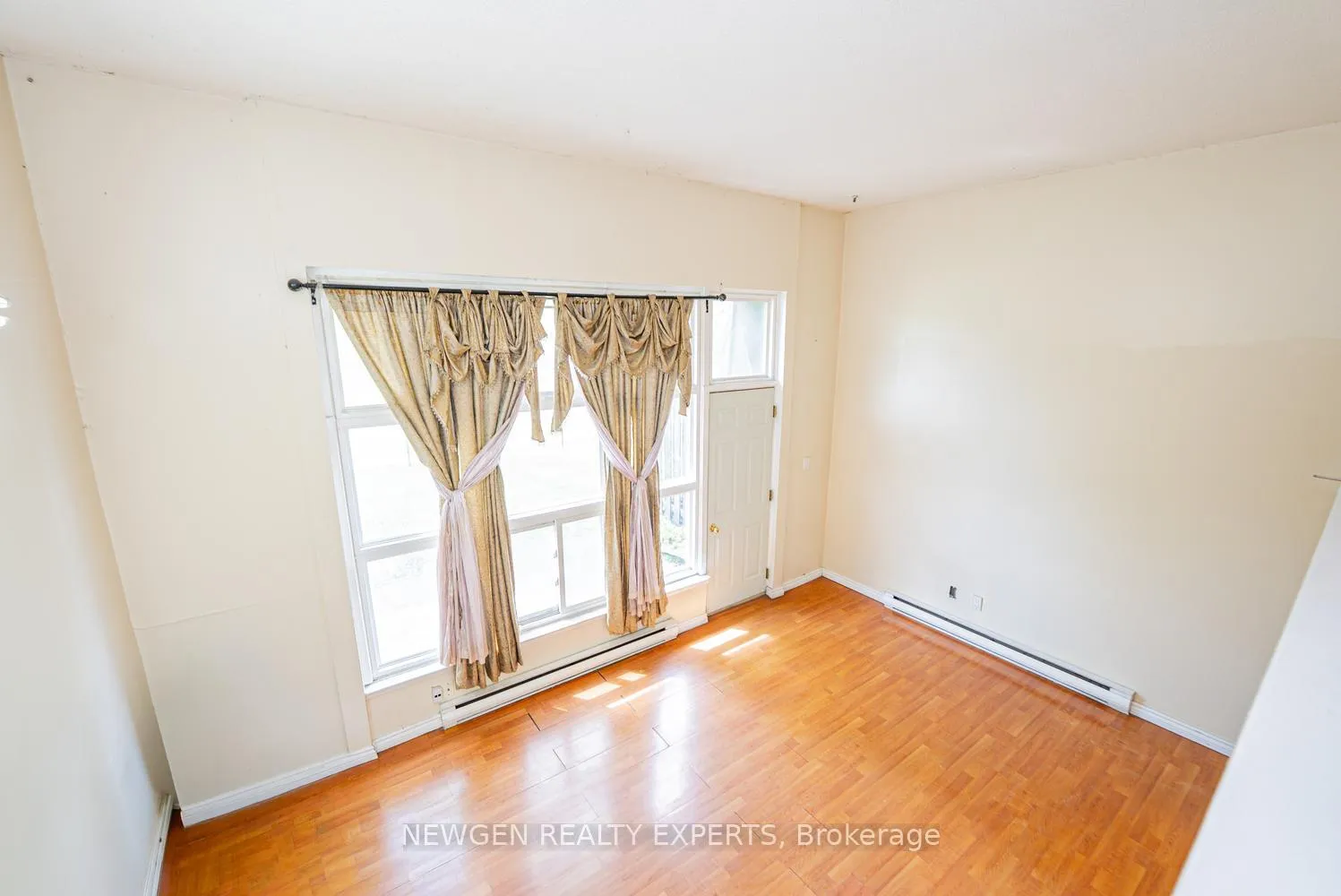 Photo 15 of 27 Briar Path, Brampton, Avondale — HOMEH