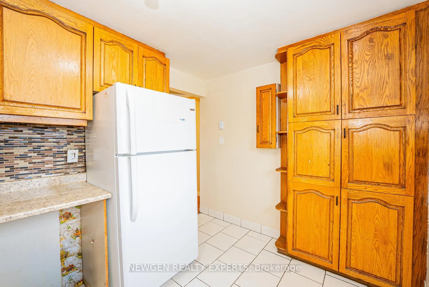 Photo 19 of 27 Briar Path, Brampton, Avondale — HOMEH