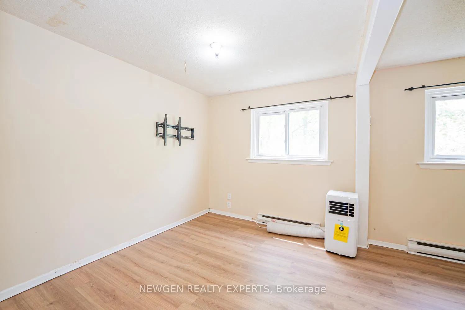 Photo 20 of 27 Briar Path, Brampton, Avondale — HOMEH