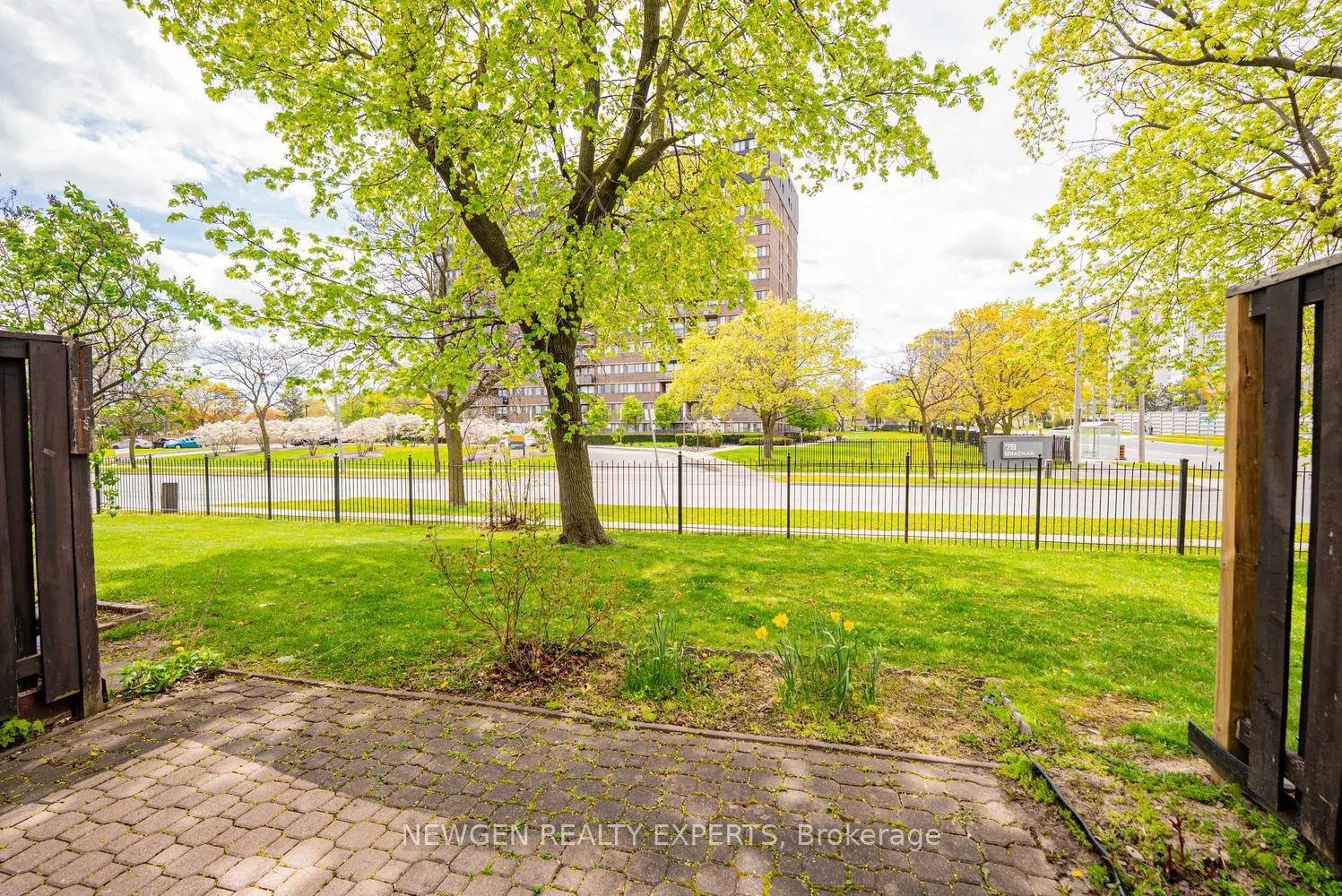 Photo 35 of 27 Briar Path, Brampton, Avondale — HOMEH