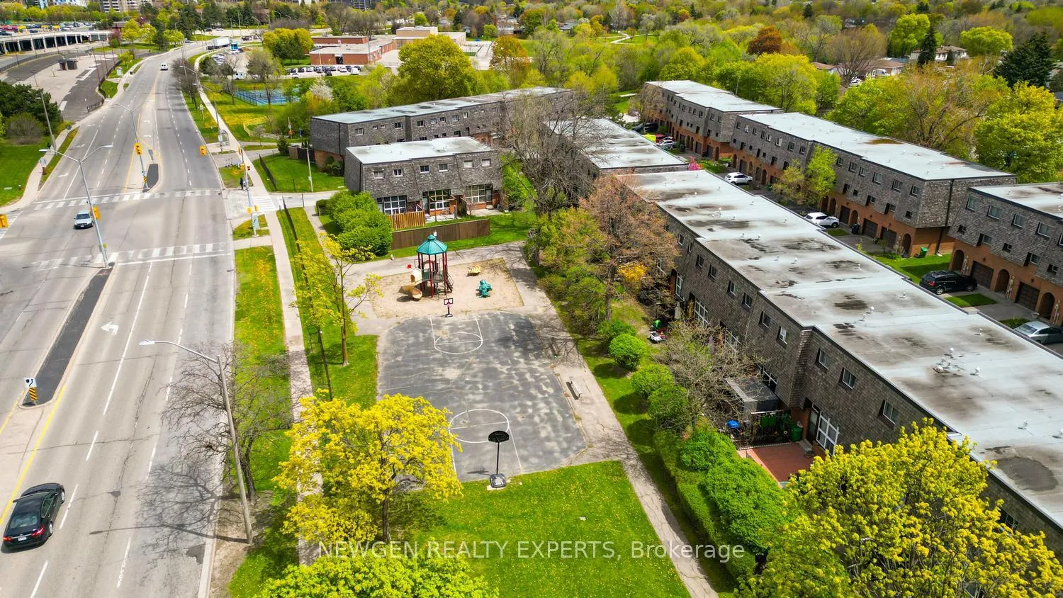 Photo 37 of 27 Briar Path, Brampton, Avondale — HOMEH
