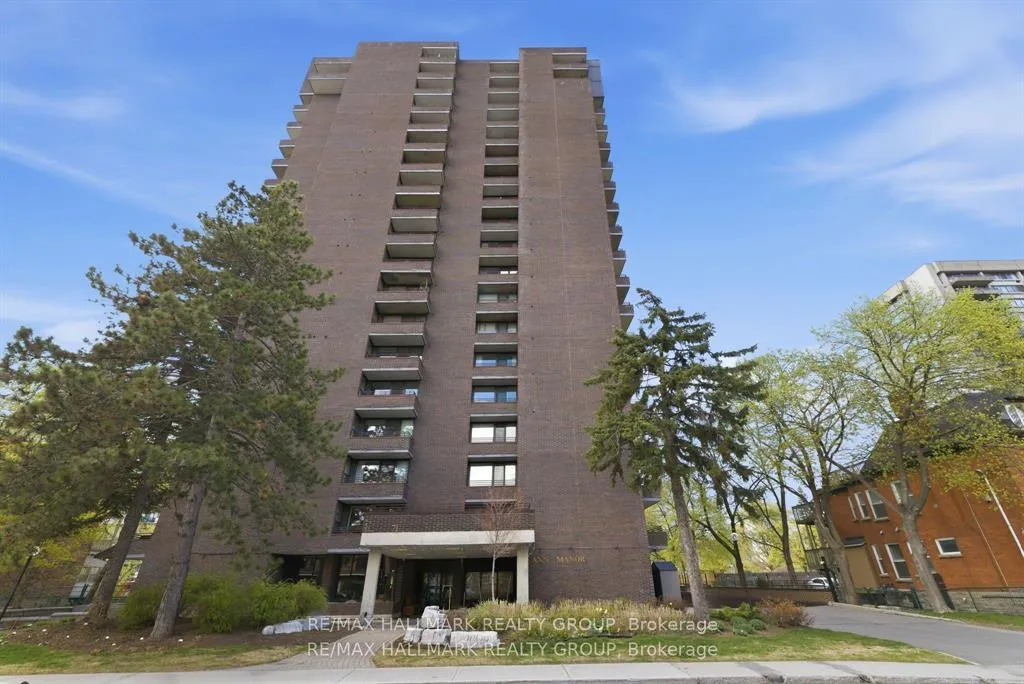 Front of Unit 2003, 71 Somerset Street W