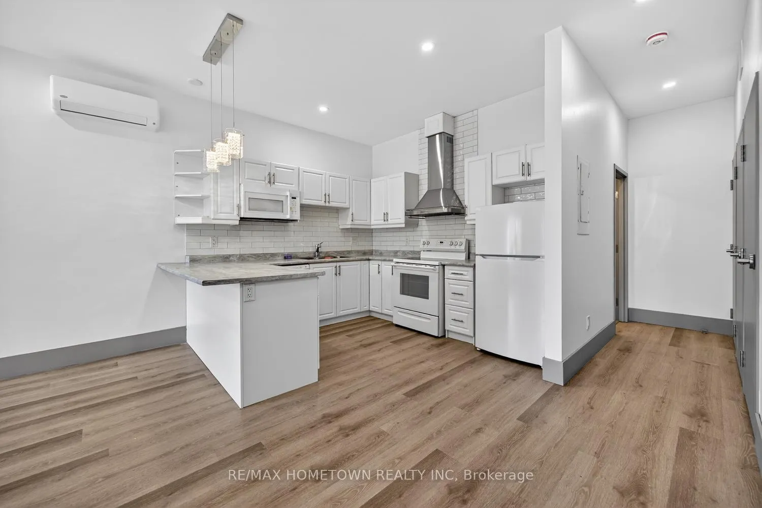 Photo 7 of Unit 203, 48 King Street E, Brockville — HOMEH