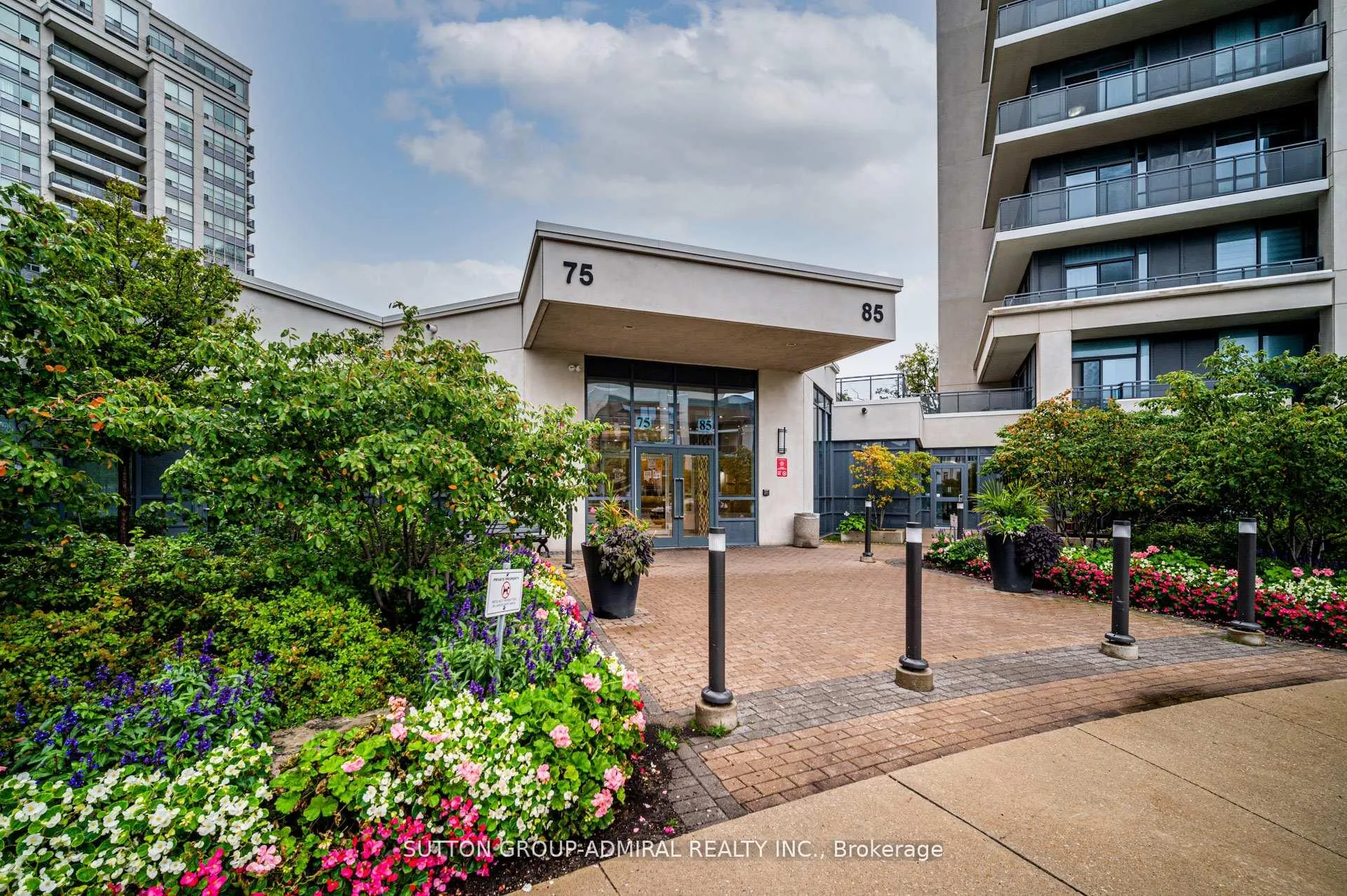 Photo 3 of Unit 512, 75 North Park Road, Vaughan, Beverley Glen — HOMEH