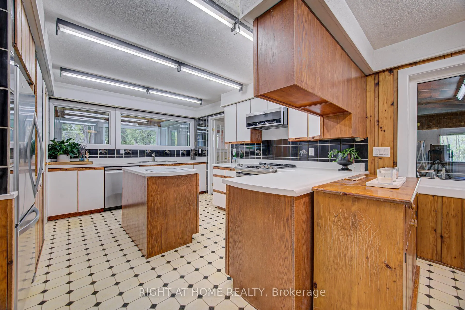 Photo 18 of 536 11th Con Road E, Hamilton, Rural Flamborough — HOMEH