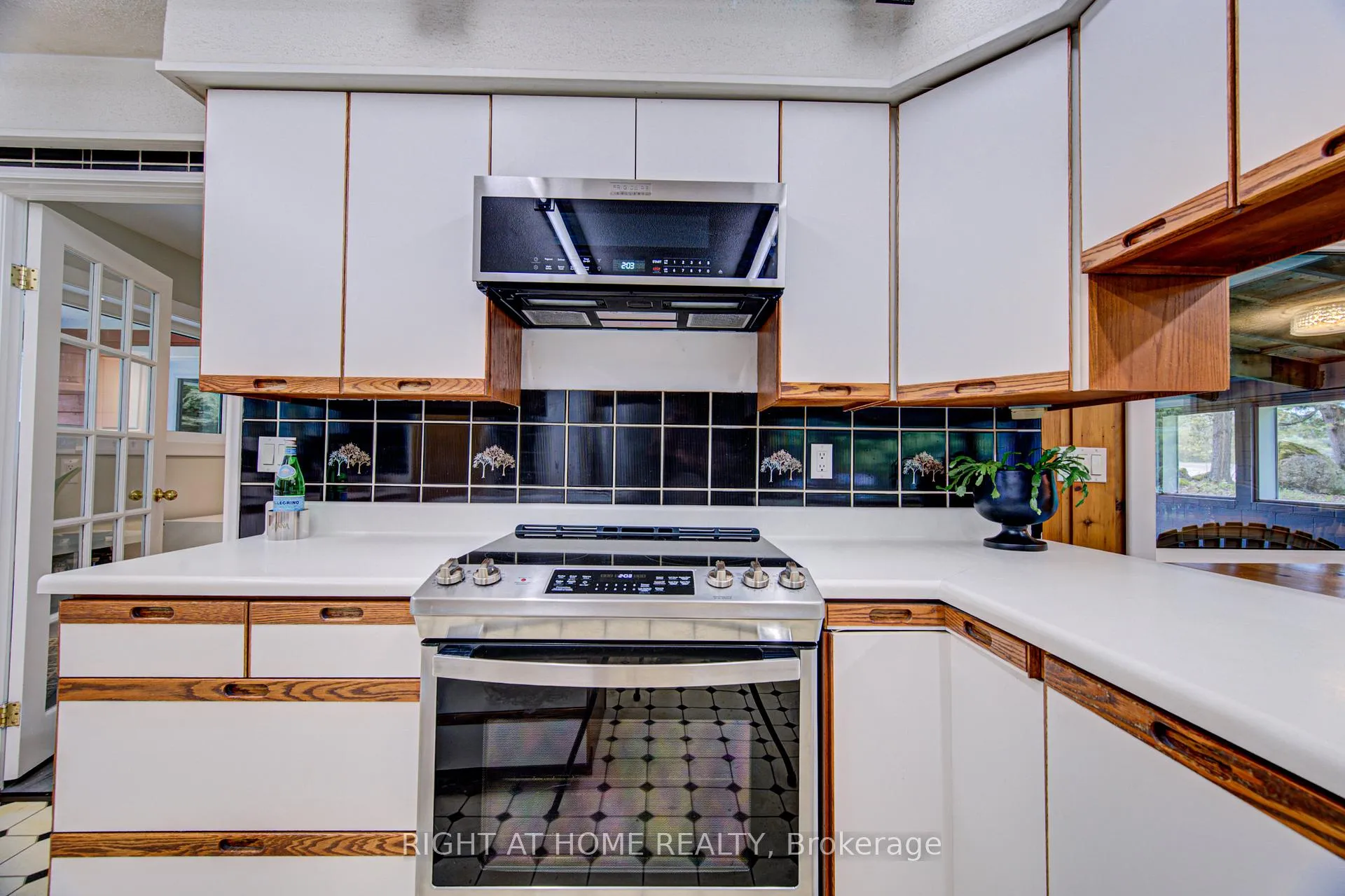 Photo 20 of 536 11th Con Road E, Hamilton, Rural Flamborough — HOMEH