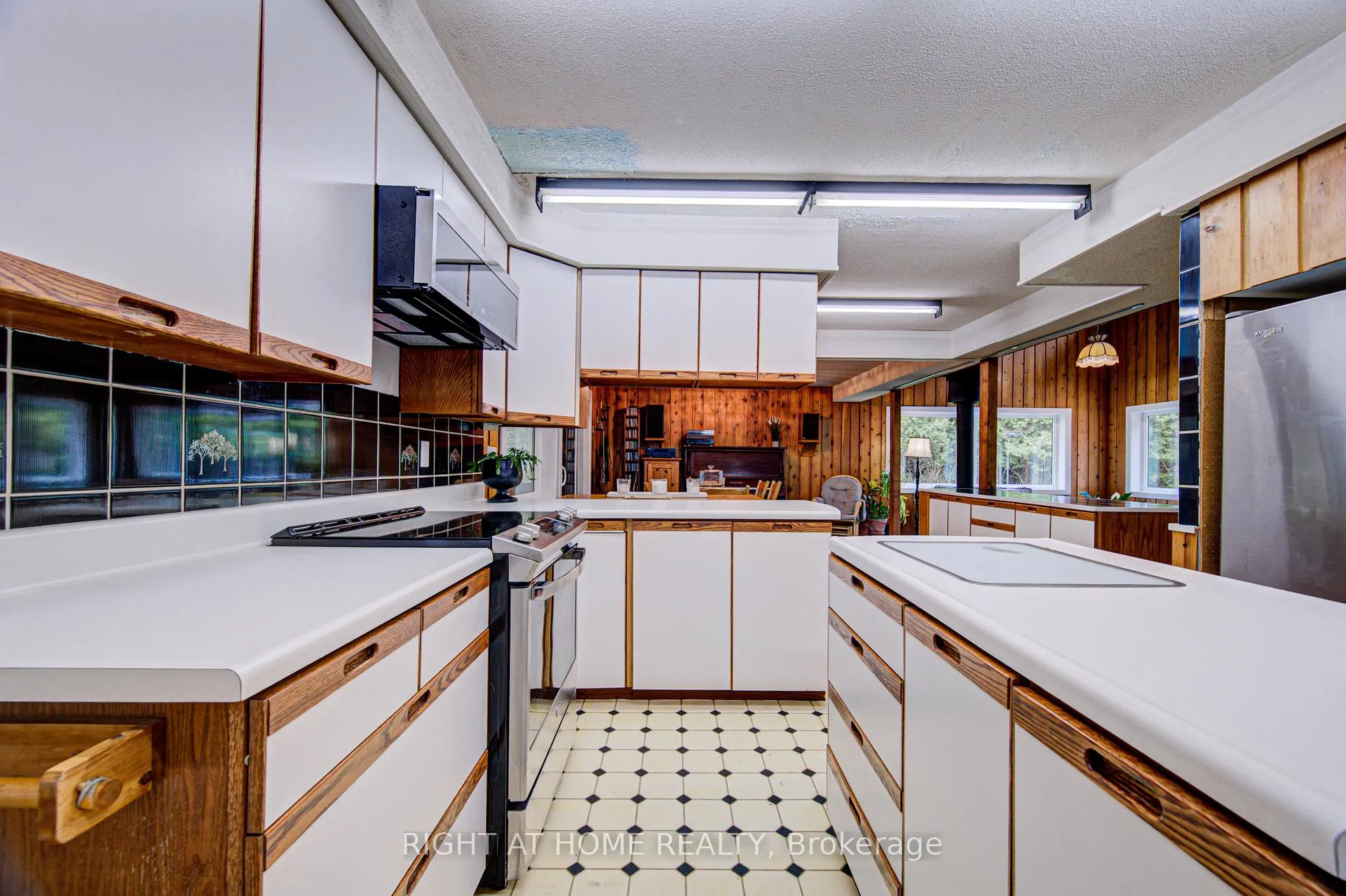 Photo 21 of 536 11th Con Road E, Hamilton, Rural Flamborough — HOMEH
