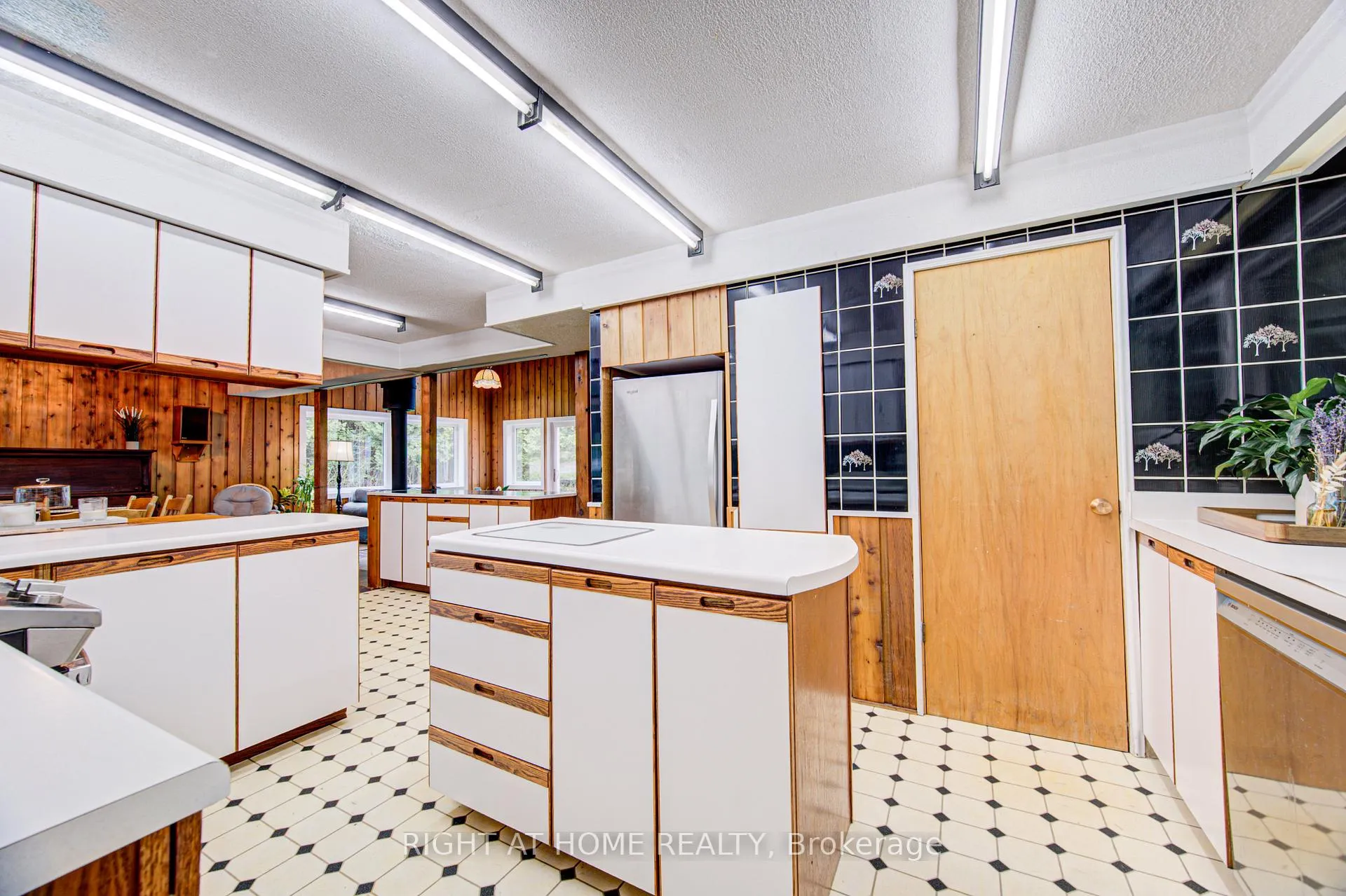 Photo 22 of 536 11th Con Road E, Hamilton, Rural Flamborough — HOMEH
