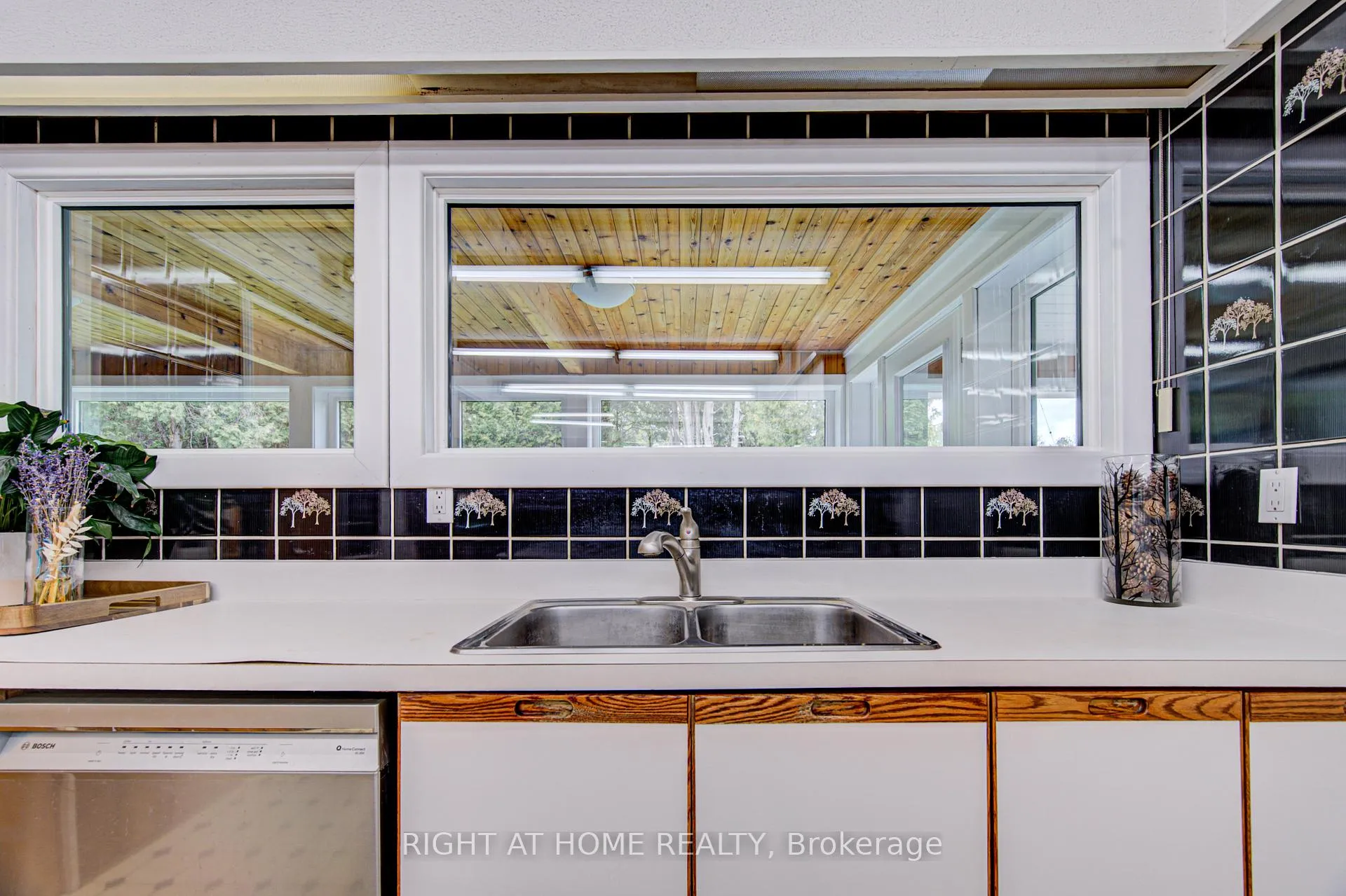 Photo 23 of 536 11th Con Road E, Hamilton, Rural Flamborough — HOMEH