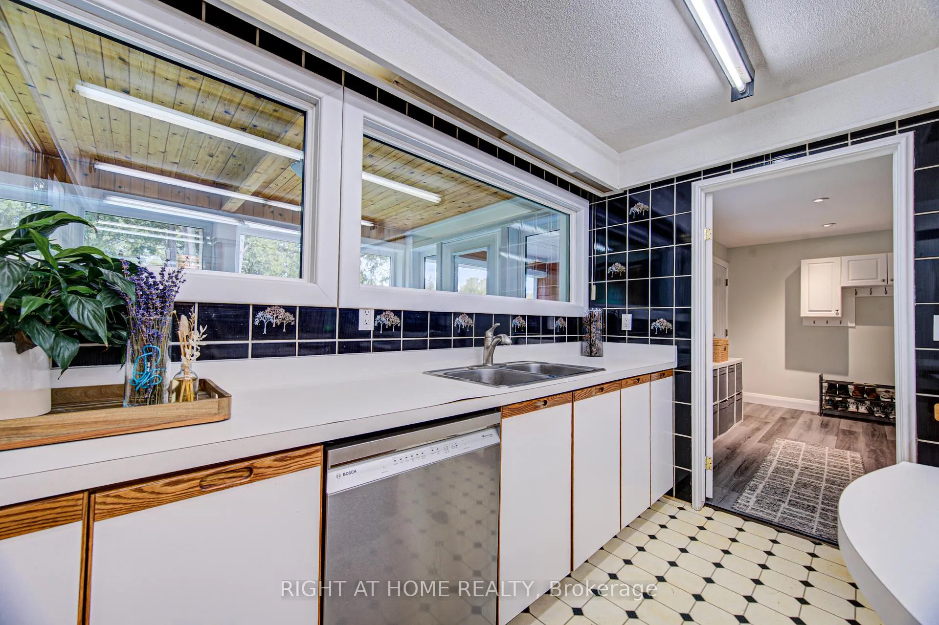 Photo 24 of 536 11th Con Road E, Hamilton, Rural Flamborough — HOMEH