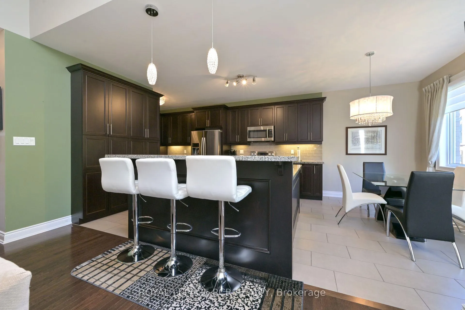 Photo 10 of 45 Hillcrest Drive, New Tecumseth, Alliston — HOMEH