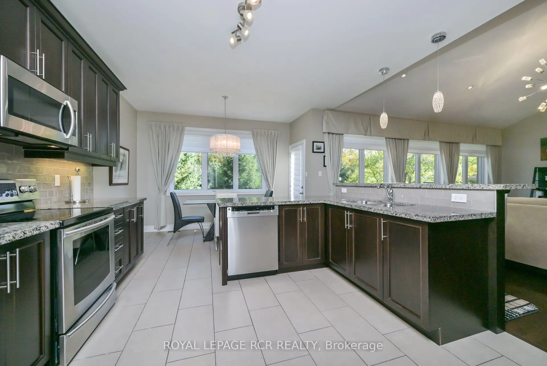 Photo 13 of 45 Hillcrest Drive, New Tecumseth, Alliston — HOMEH
