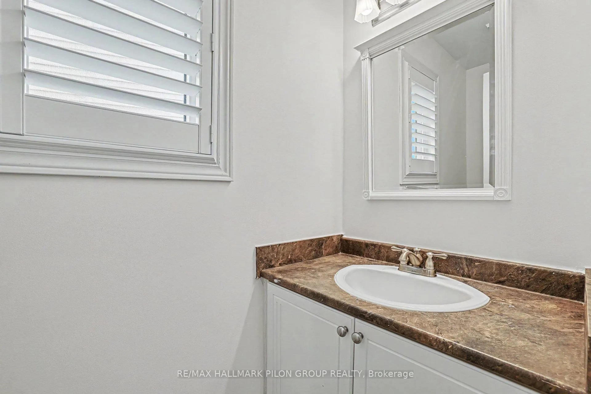 Photo 11 of 56 Townsend Drive, Ottawa, Barrhaven - Heritage Park — HOMEH