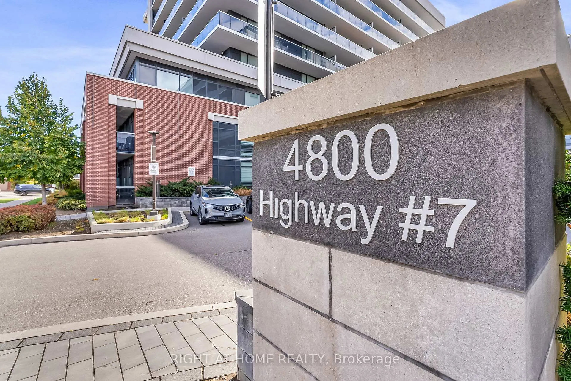 Photo 2 of Unit 810, 4800 Highway 7, Vaughan, East Woodbridge — HOMEH