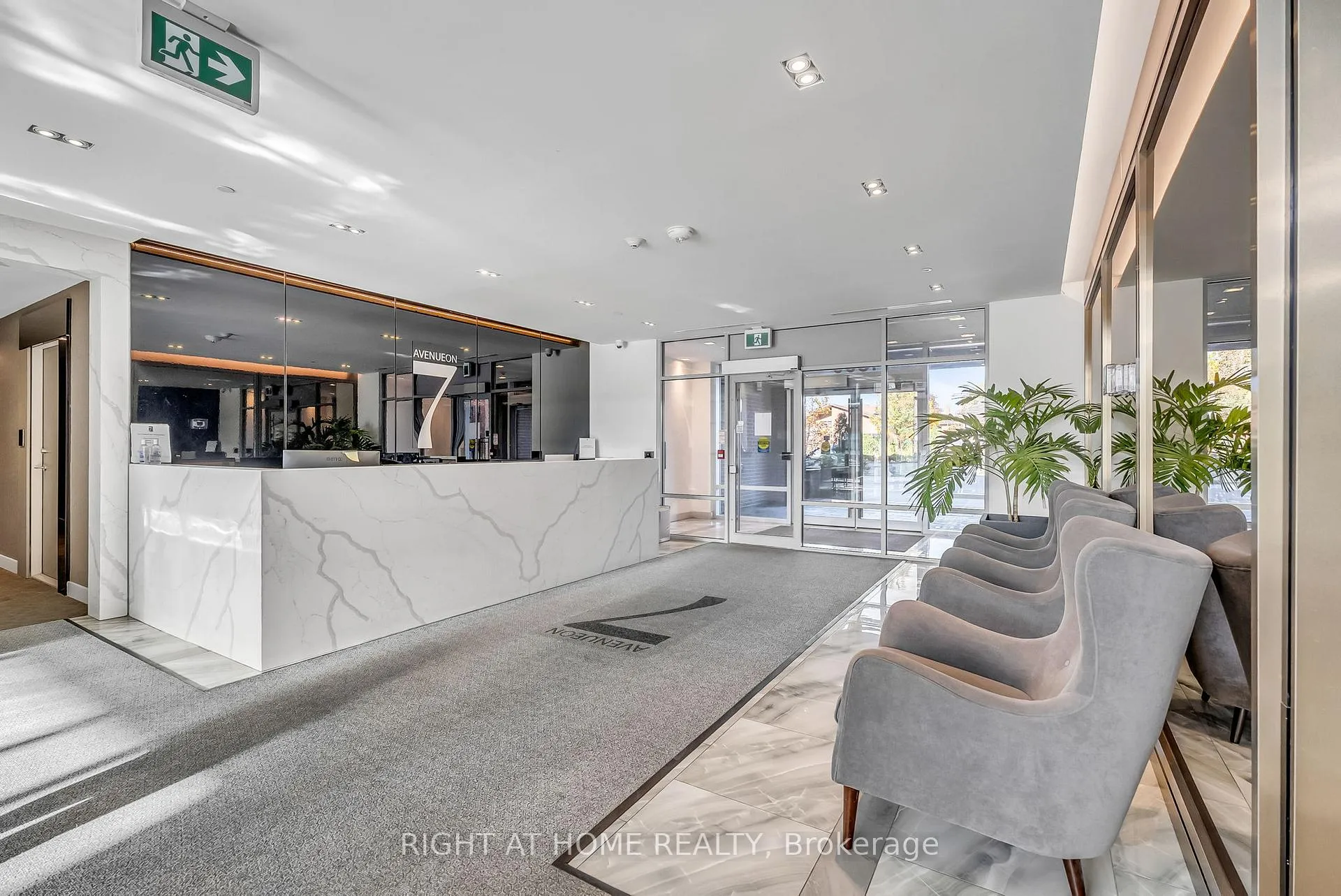 Photo 4 of Unit 810, 4800 Highway 7, Vaughan, East Woodbridge — HOMEH