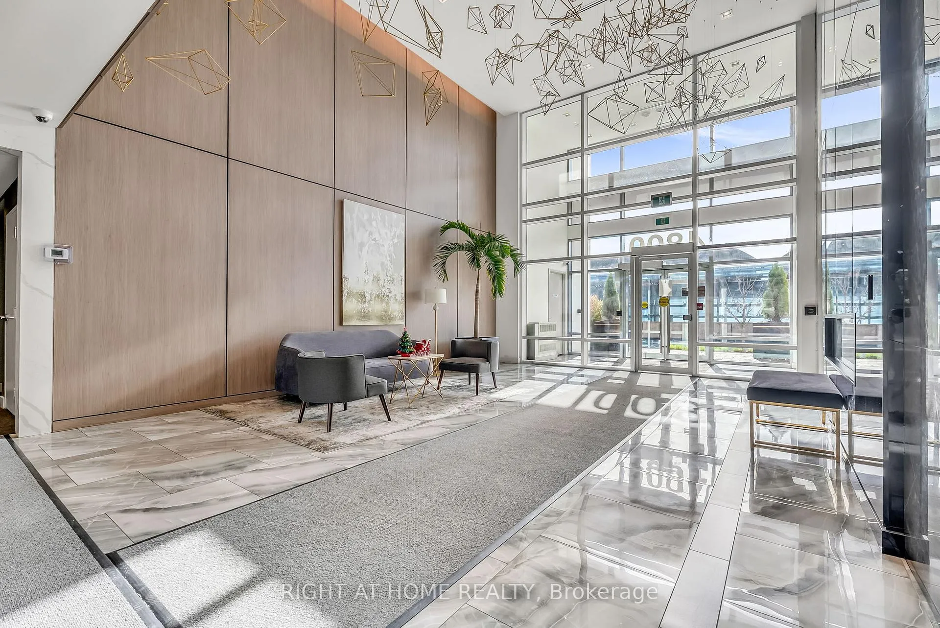 Photo 5 of Unit 810, 4800 Highway 7, Vaughan, East Woodbridge — HOMEH