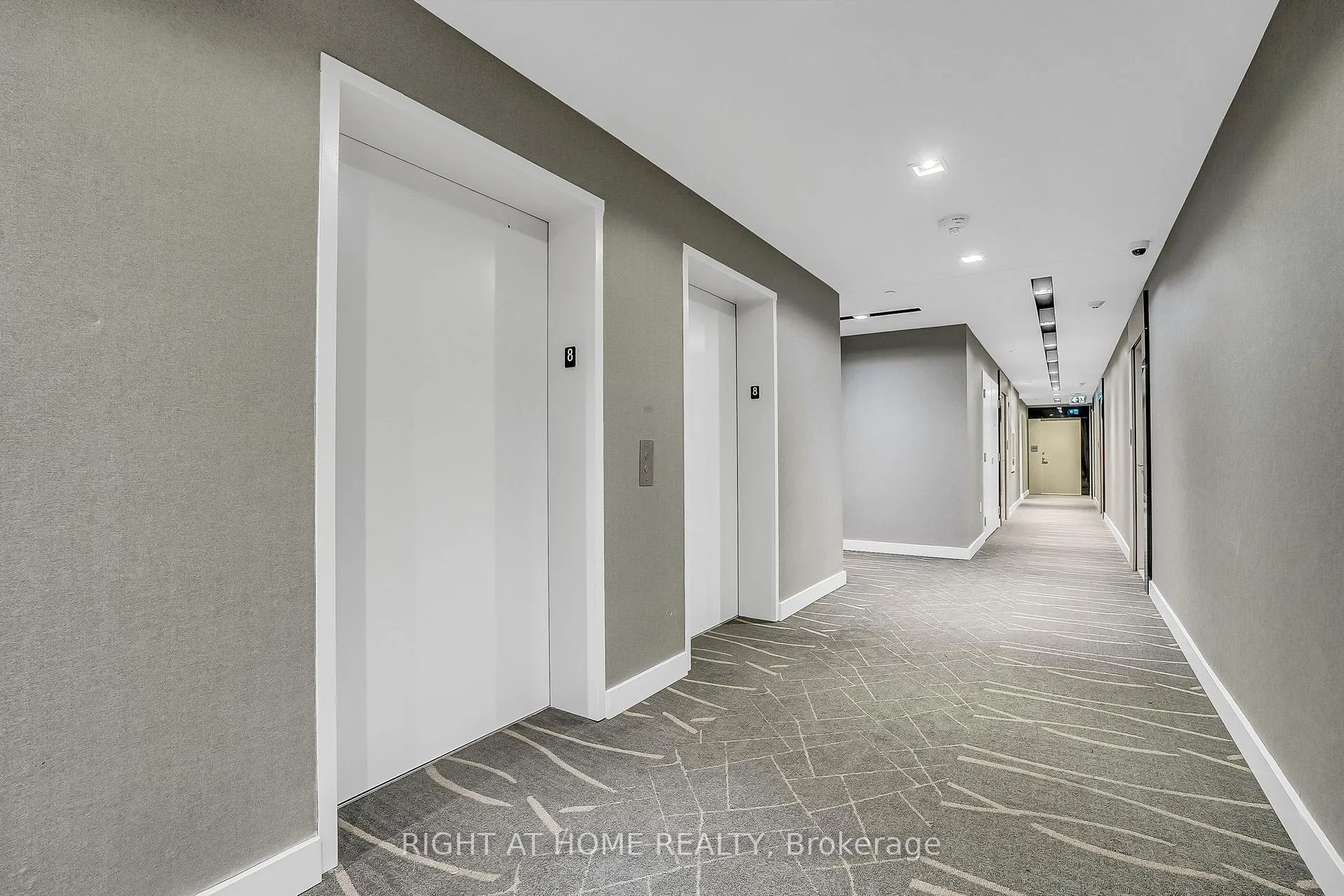 Photo 6 of Unit 810, 4800 Highway 7, Vaughan, East Woodbridge — HOMEH