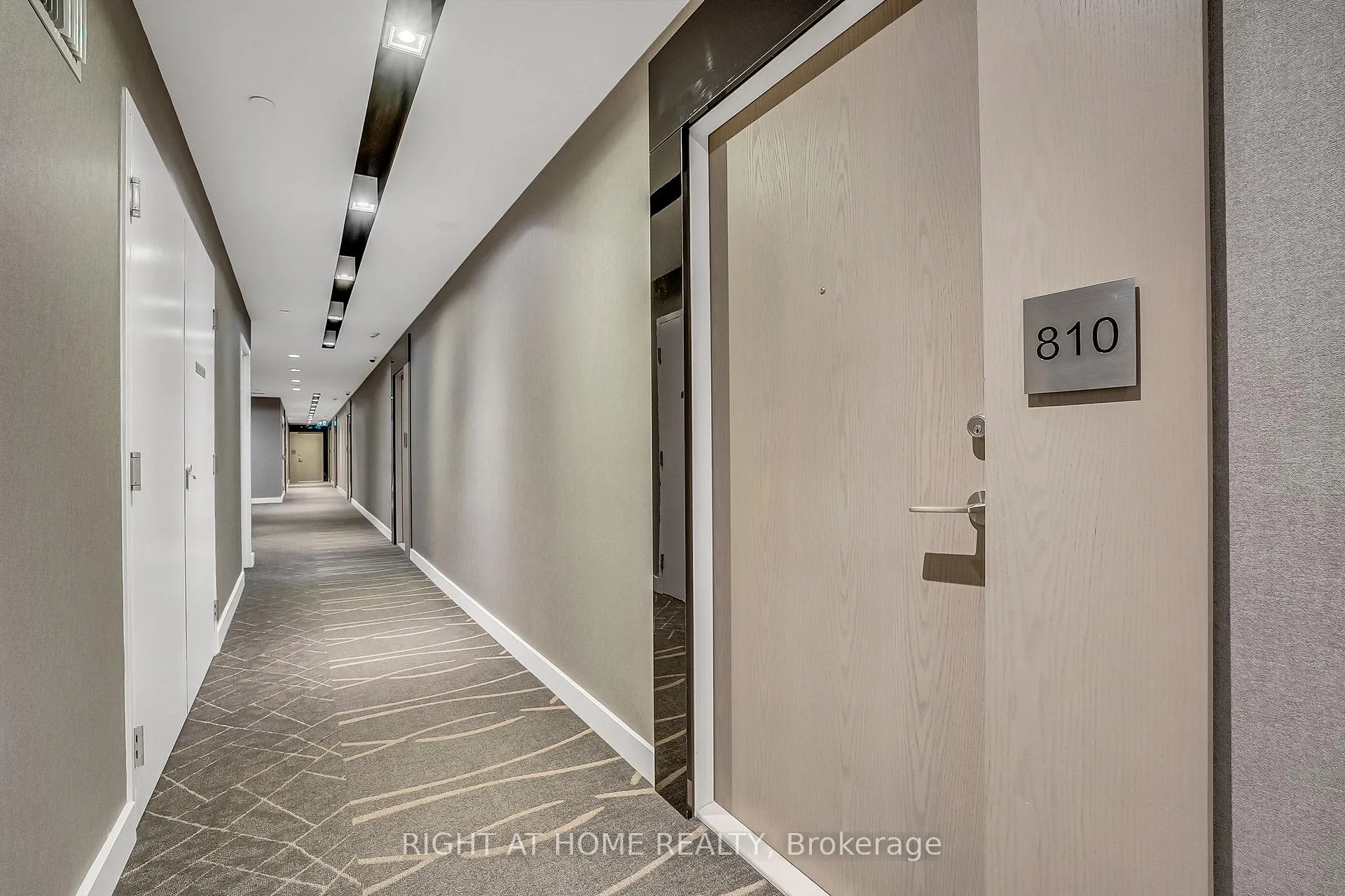 Photo 7 of Unit 810, 4800 Highway 7, Vaughan, East Woodbridge — HOMEH