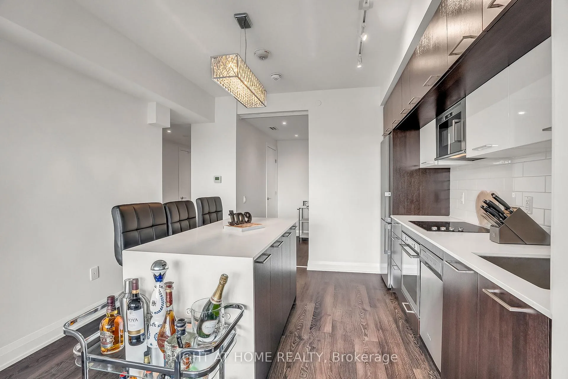 Photo 11 of Unit 810, 4800 Highway 7, Vaughan, East Woodbridge — HOMEH