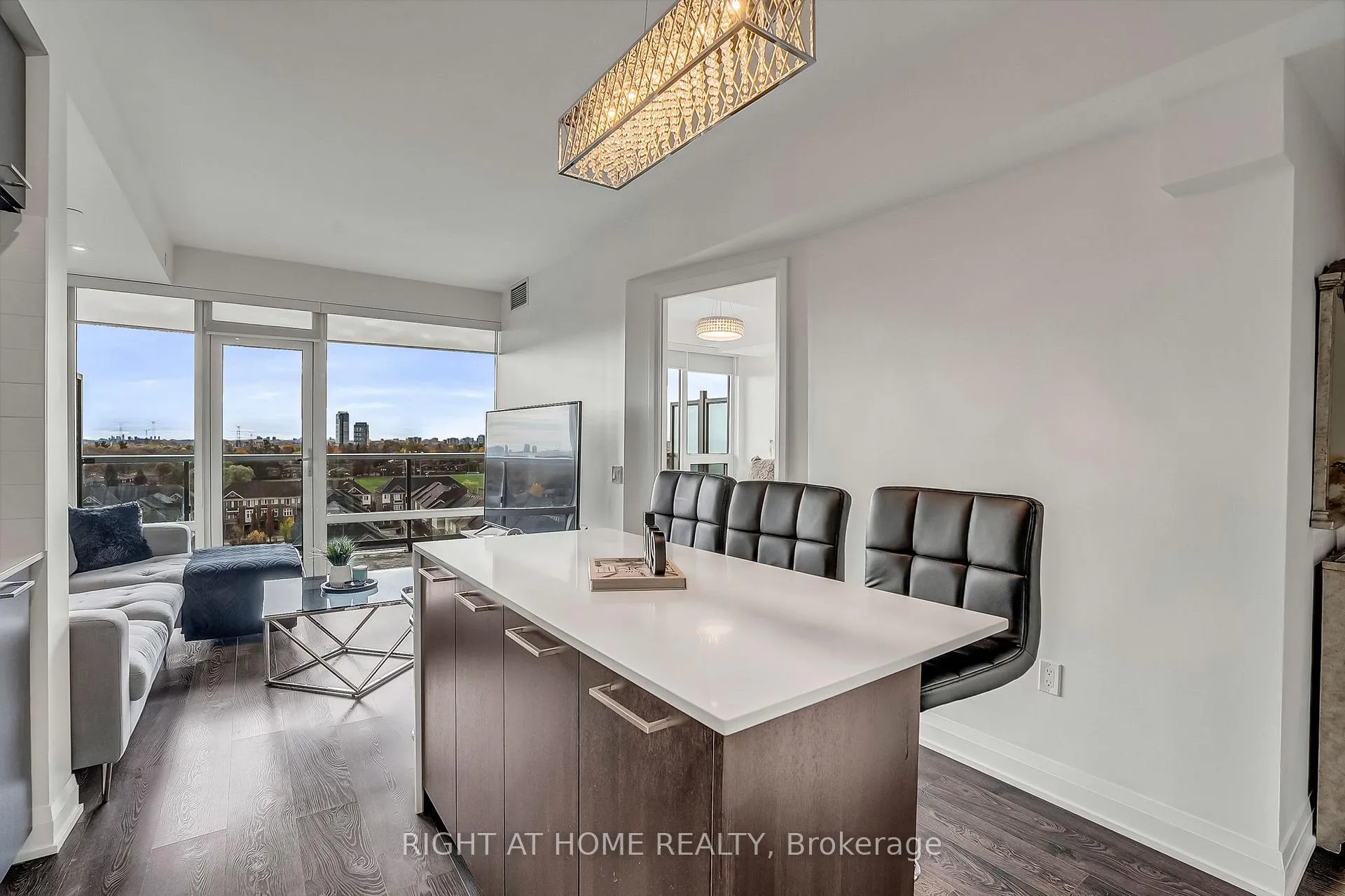 Photo 12 of Unit 810, 4800 Highway 7, Vaughan, East Woodbridge — HOMEH