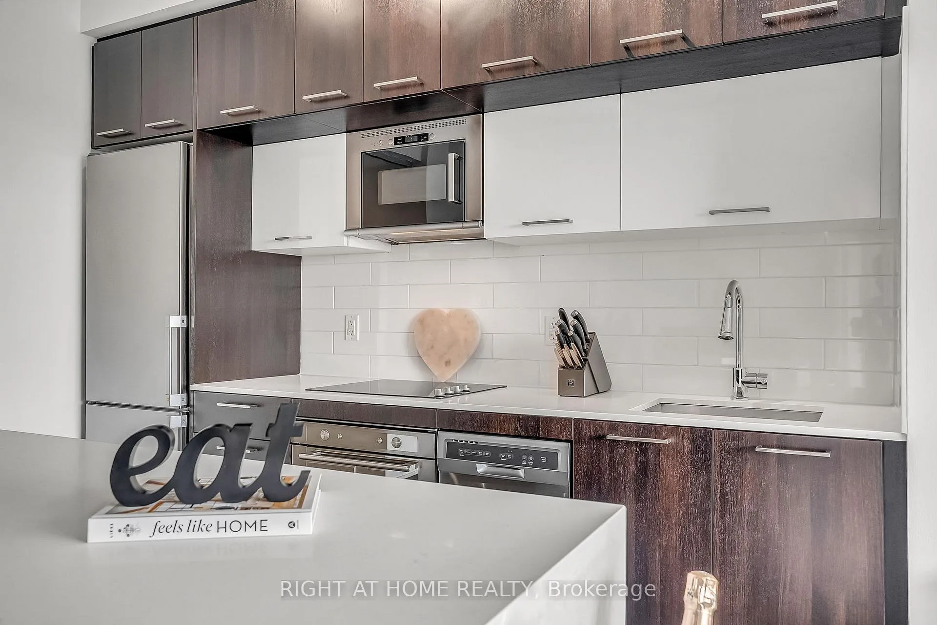 Photo 13 of Unit 810, 4800 Highway 7, Vaughan, East Woodbridge — HOMEH