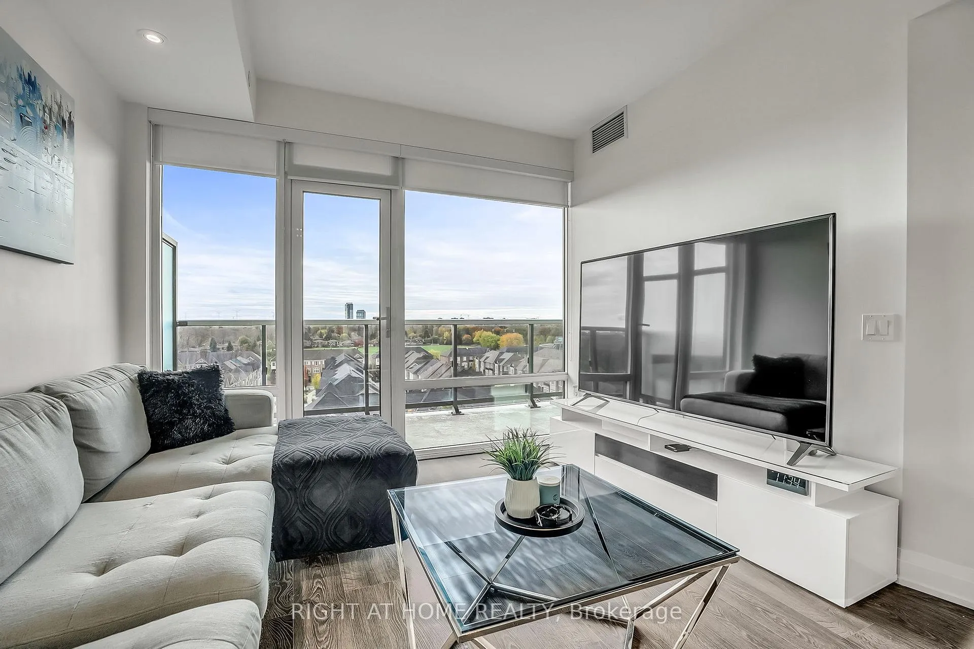 Photo 15 of Unit 810, 4800 Highway 7, Vaughan, East Woodbridge — HOMEH