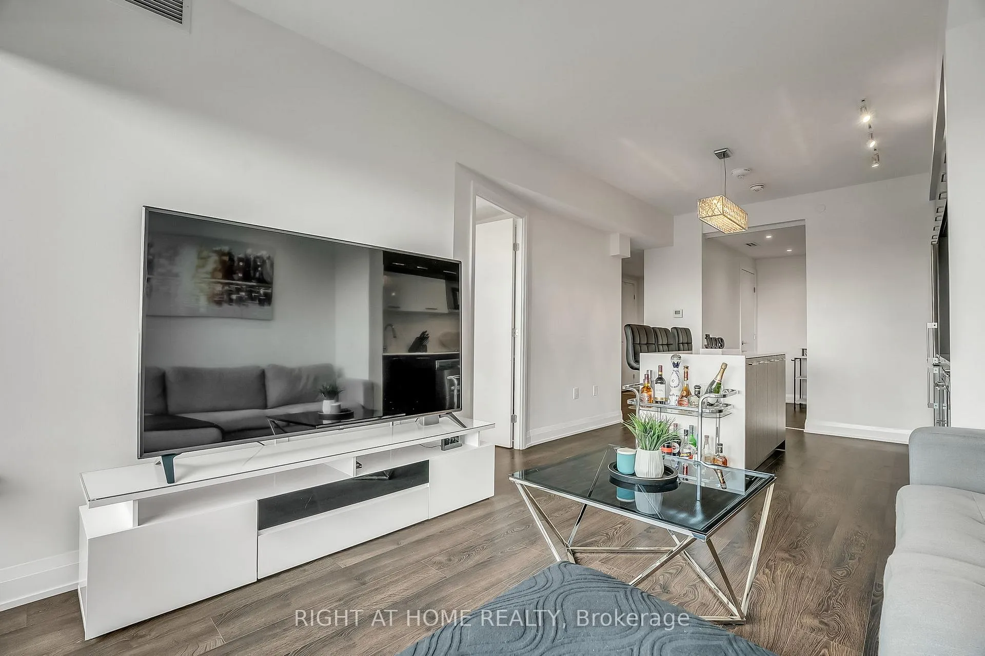 Photo 17 of Unit 810, 4800 Highway 7, Vaughan, East Woodbridge — HOMEH