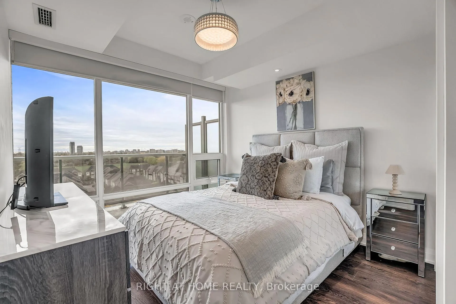 Photo 19 of Unit 810, 4800 Highway 7, Vaughan, East Woodbridge — HOMEH