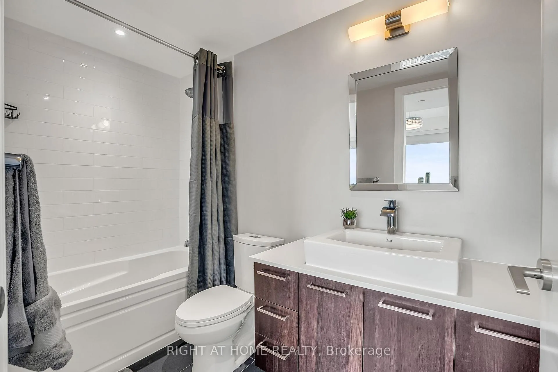 Photo 22 of Unit 810, 4800 Highway 7, Vaughan, East Woodbridge — HOMEH