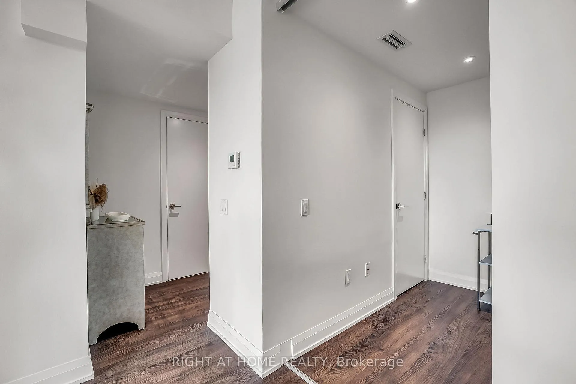 Photo 23 of Unit 810, 4800 Highway 7, Vaughan, East Woodbridge — HOMEH