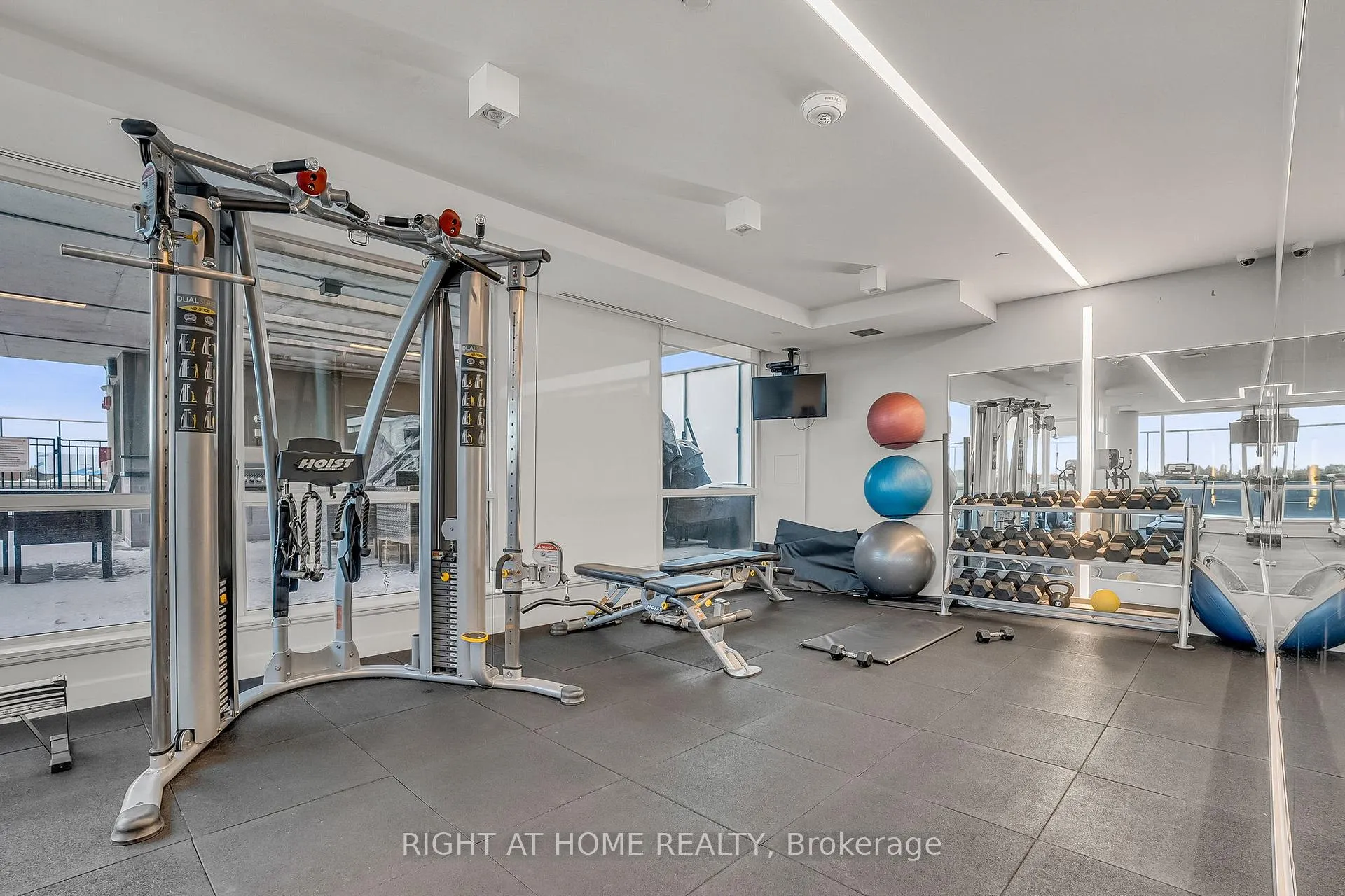 Photo 32 of Unit 810, 4800 Highway 7, Vaughan, East Woodbridge — HOMEH