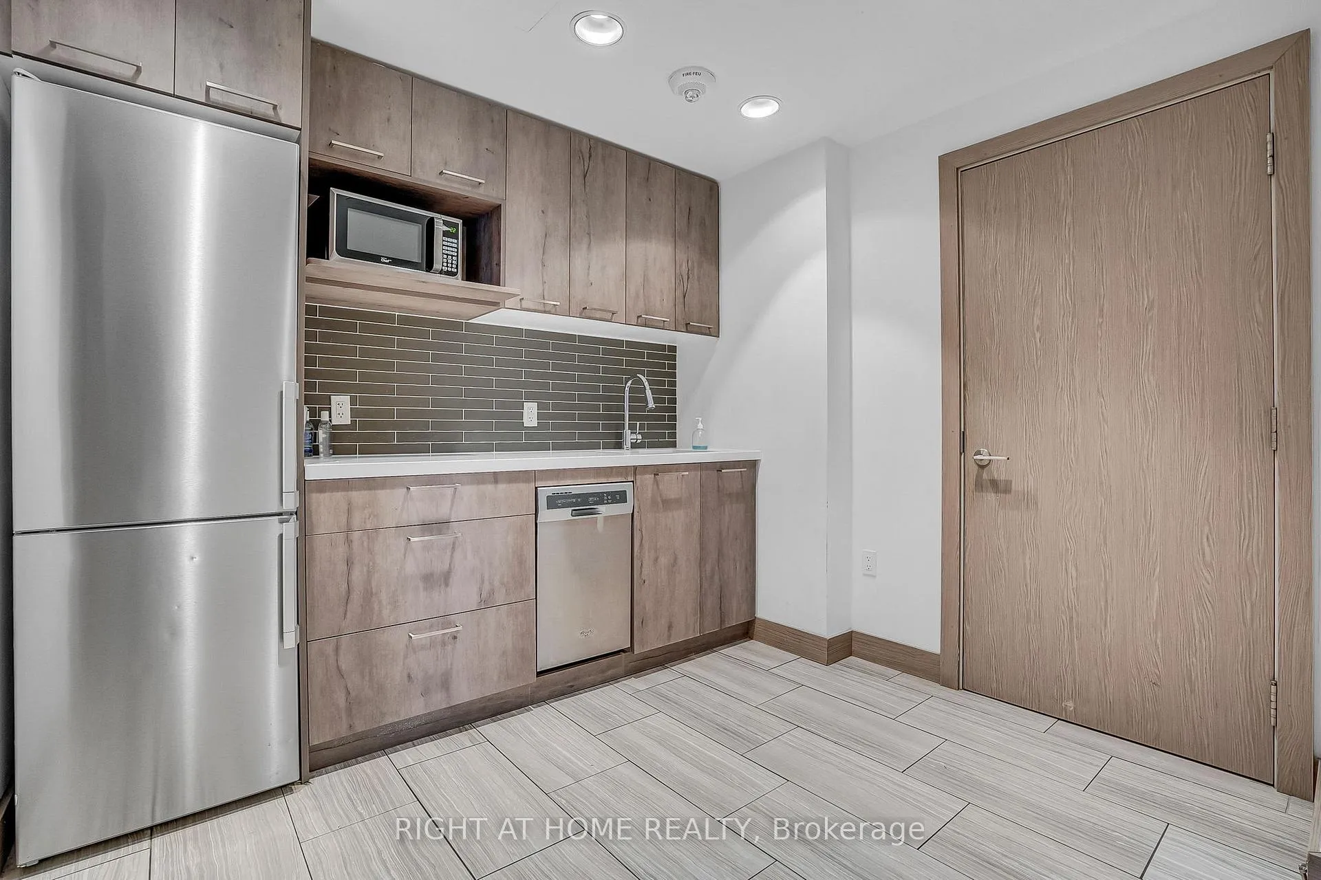 Photo 34 of Unit 810, 4800 Highway 7, Vaughan, East Woodbridge — HOMEH
