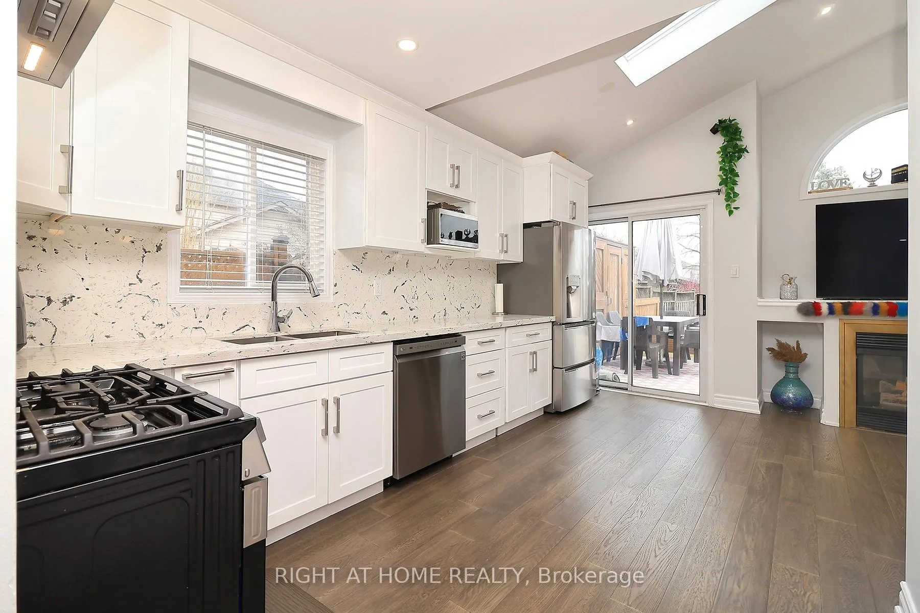 Photo 8 of 27 Foundry Lane, Whitby, Williamsburg — HOMEH