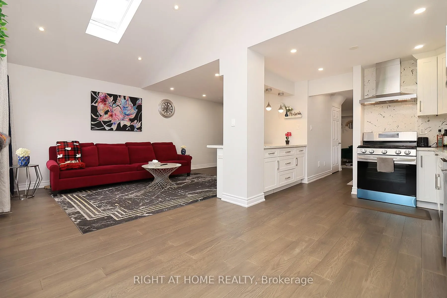 Photo 10 of 27 Foundry Lane, Whitby, Williamsburg — HOMEH