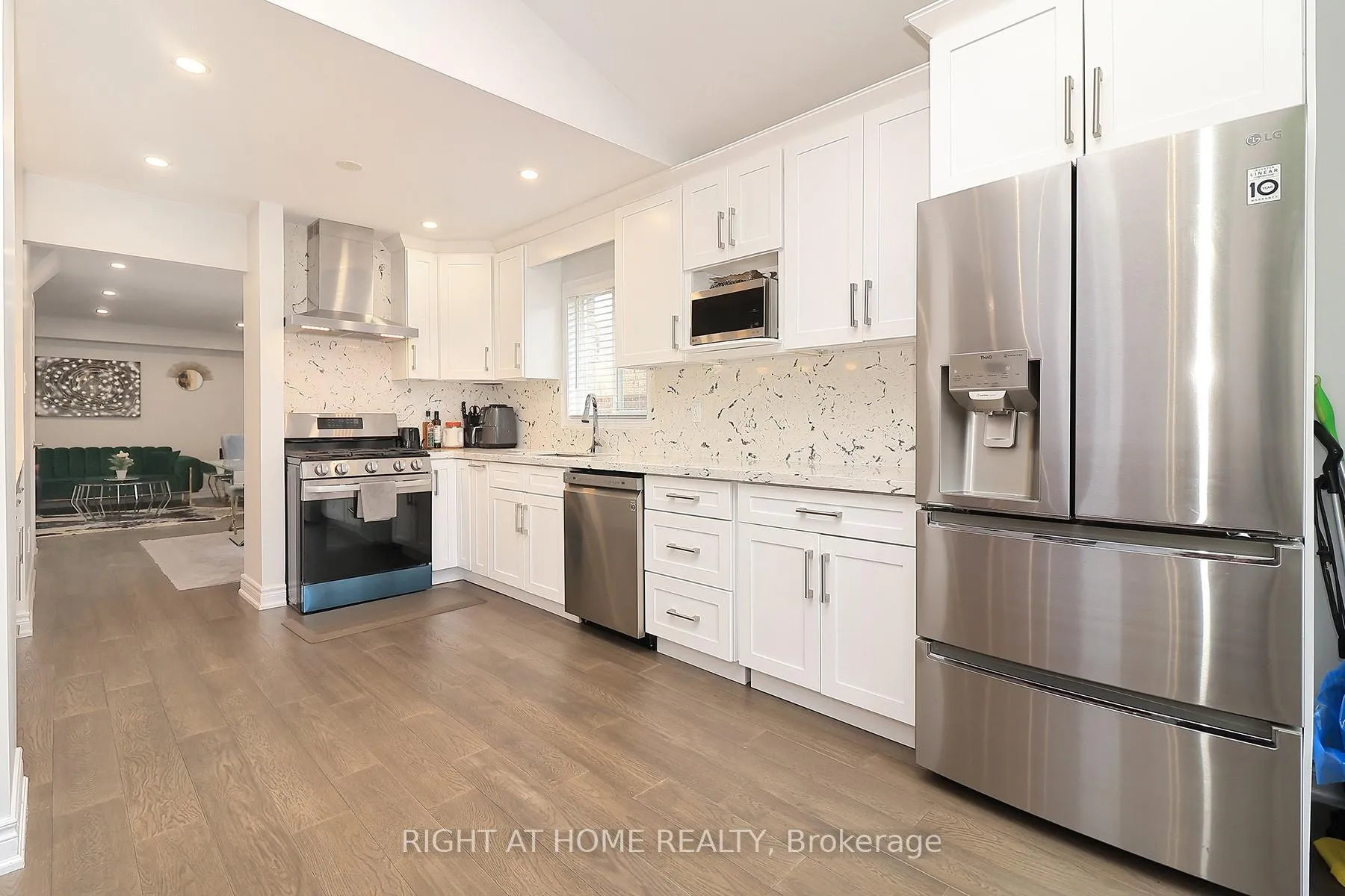 Photo 13 of 27 Foundry Lane, Whitby, Williamsburg — HOMEH