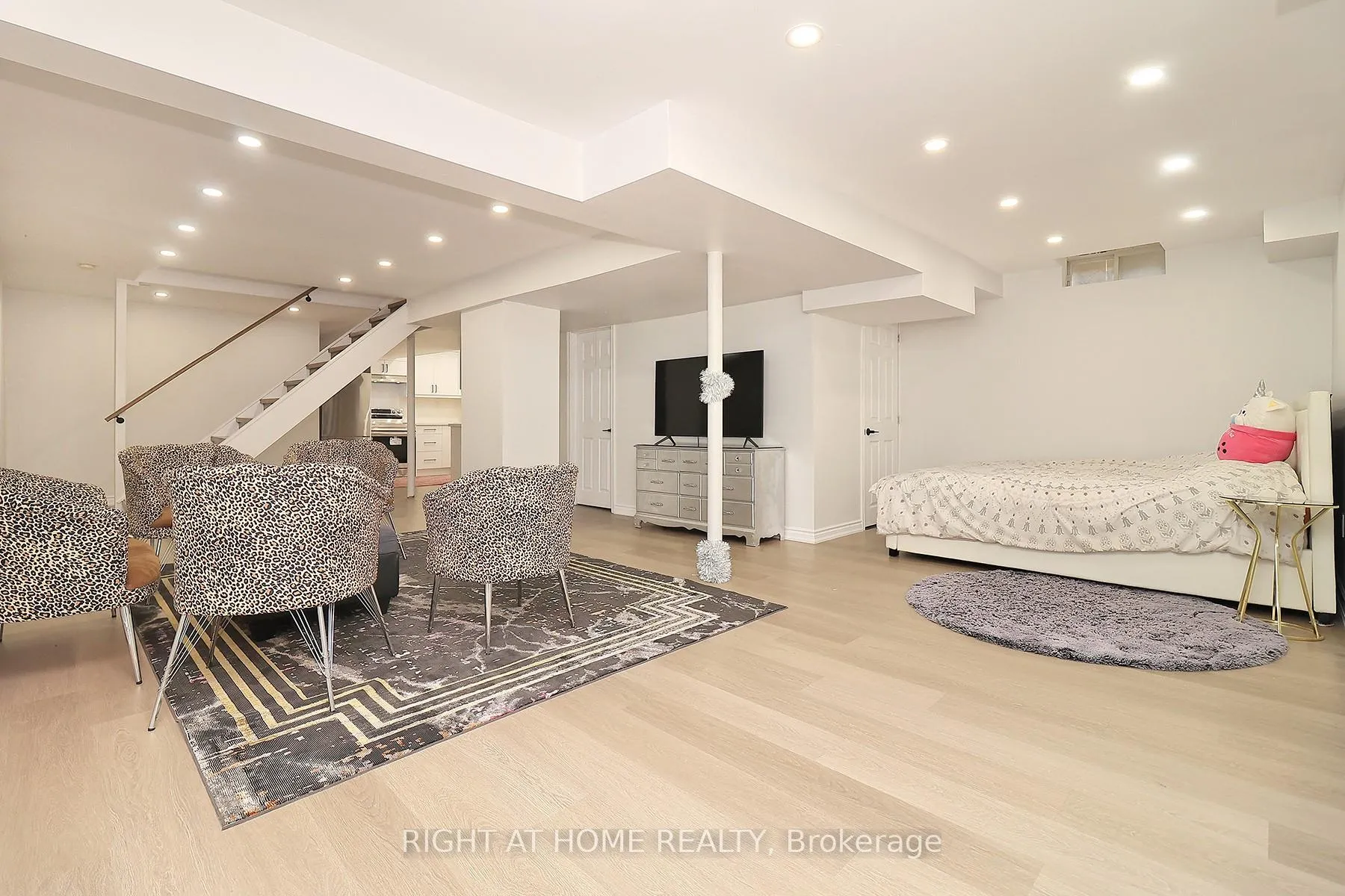 Photo 25 of 27 Foundry Lane, Whitby, Williamsburg — HOMEH
