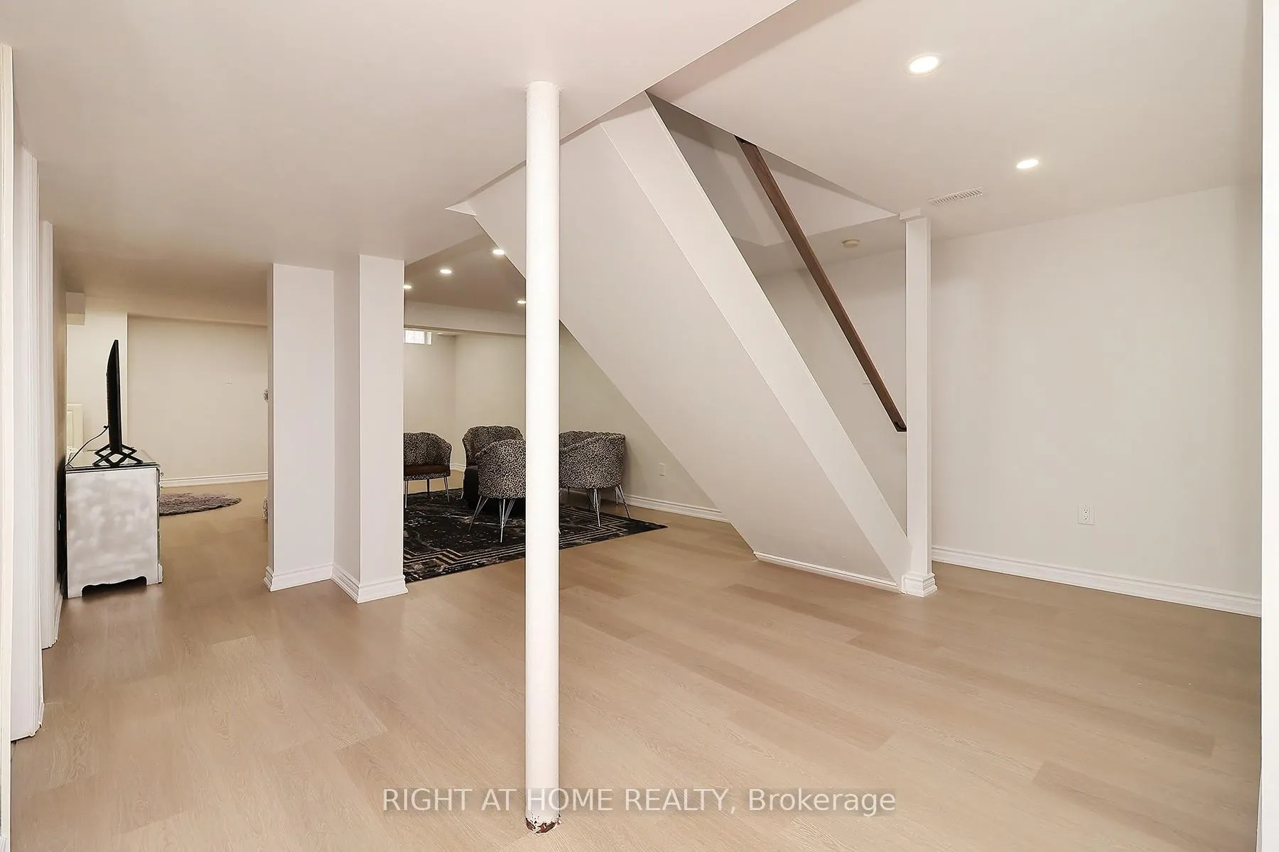 Photo 29 of 27 Foundry Lane, Whitby, Williamsburg — HOMEH