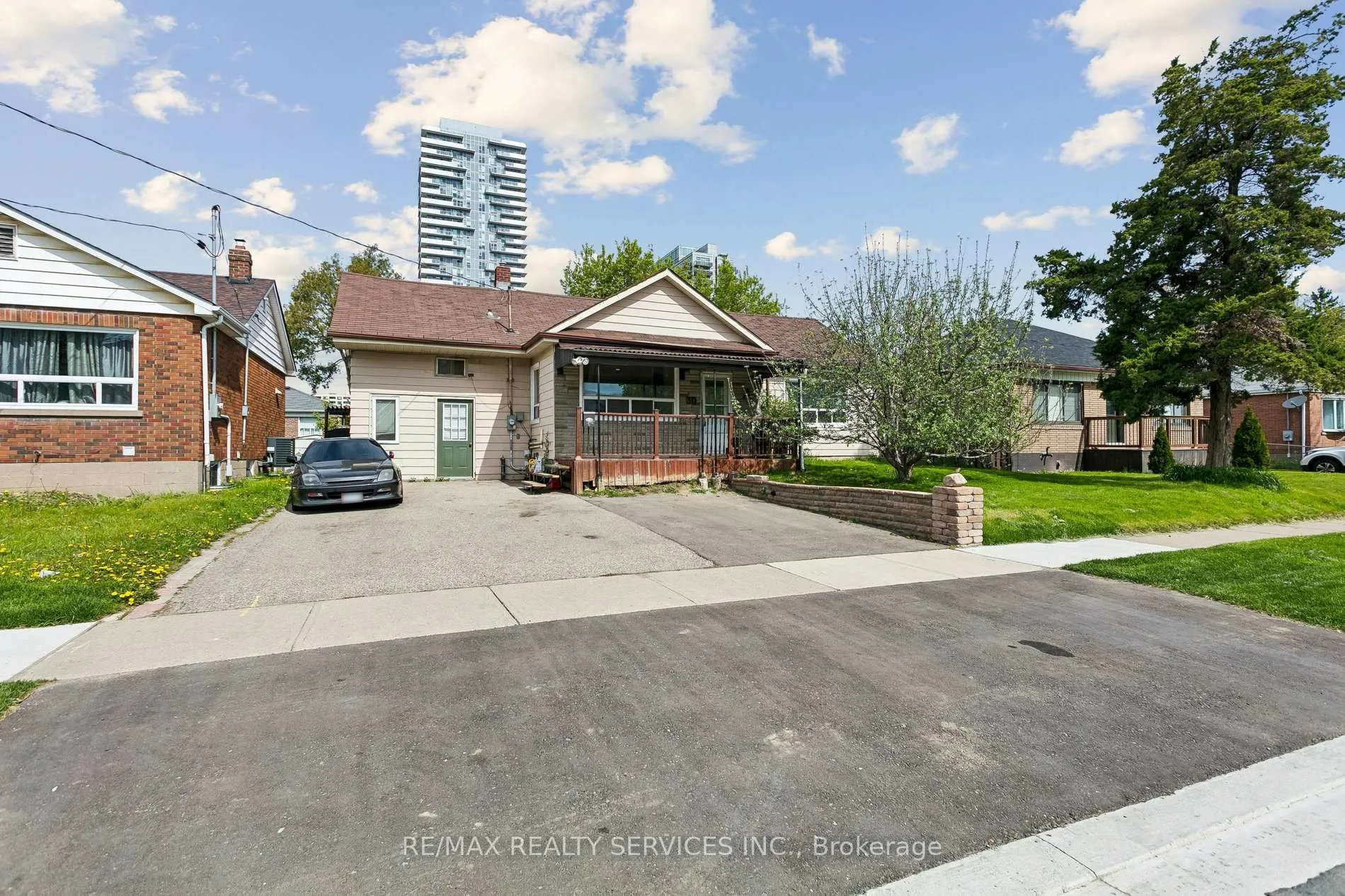 Photo 1 of 30 Eastern Avenue, Brampton, Queen Street Corridor — HOMEH