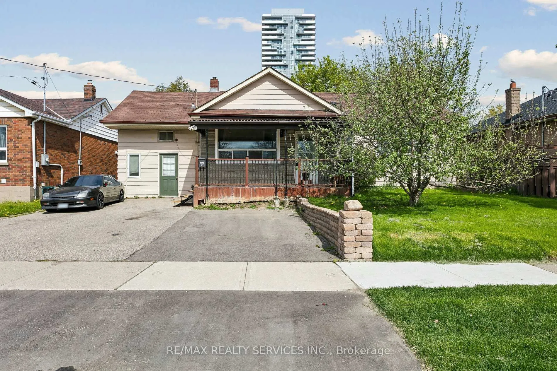 Photo 3 of 30 Eastern Avenue, Brampton, Queen Street Corridor — HOMEH