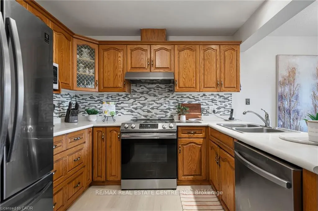 Photo 10 of 444 Burnett Avenue, Cambridge — HOMEH